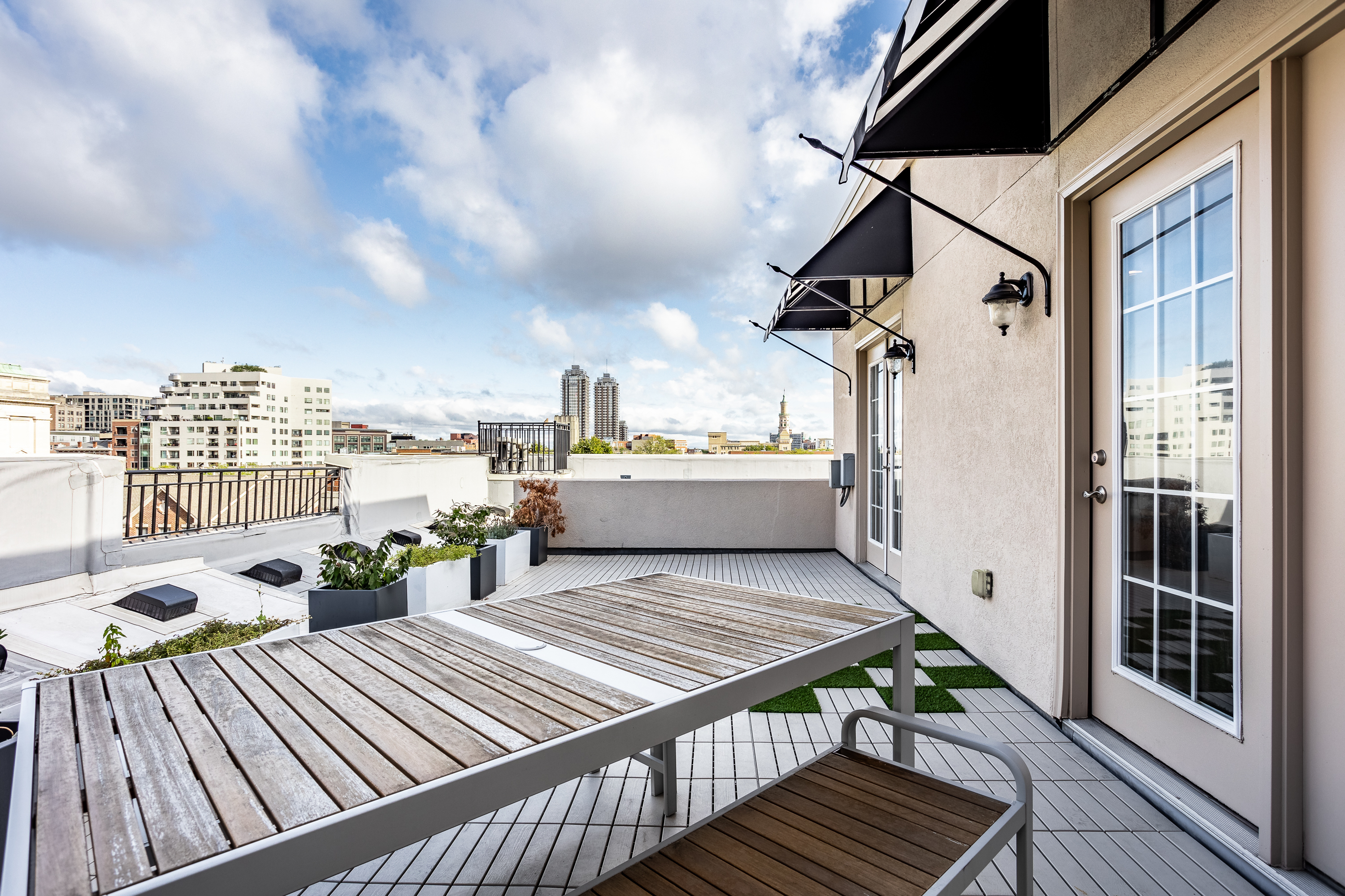 355 E Ohio Street Unit: STE 321