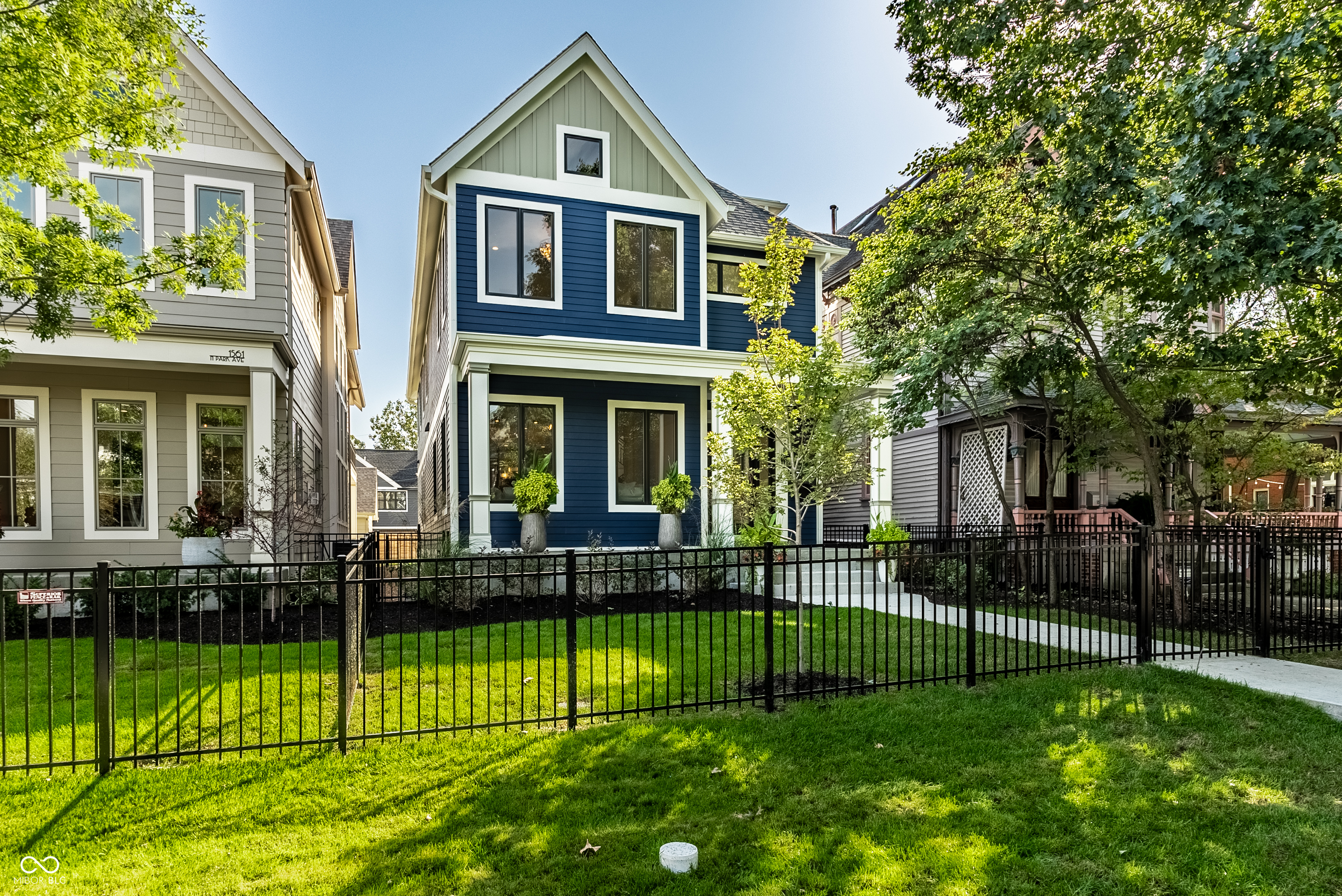 1557 N Park Avenue