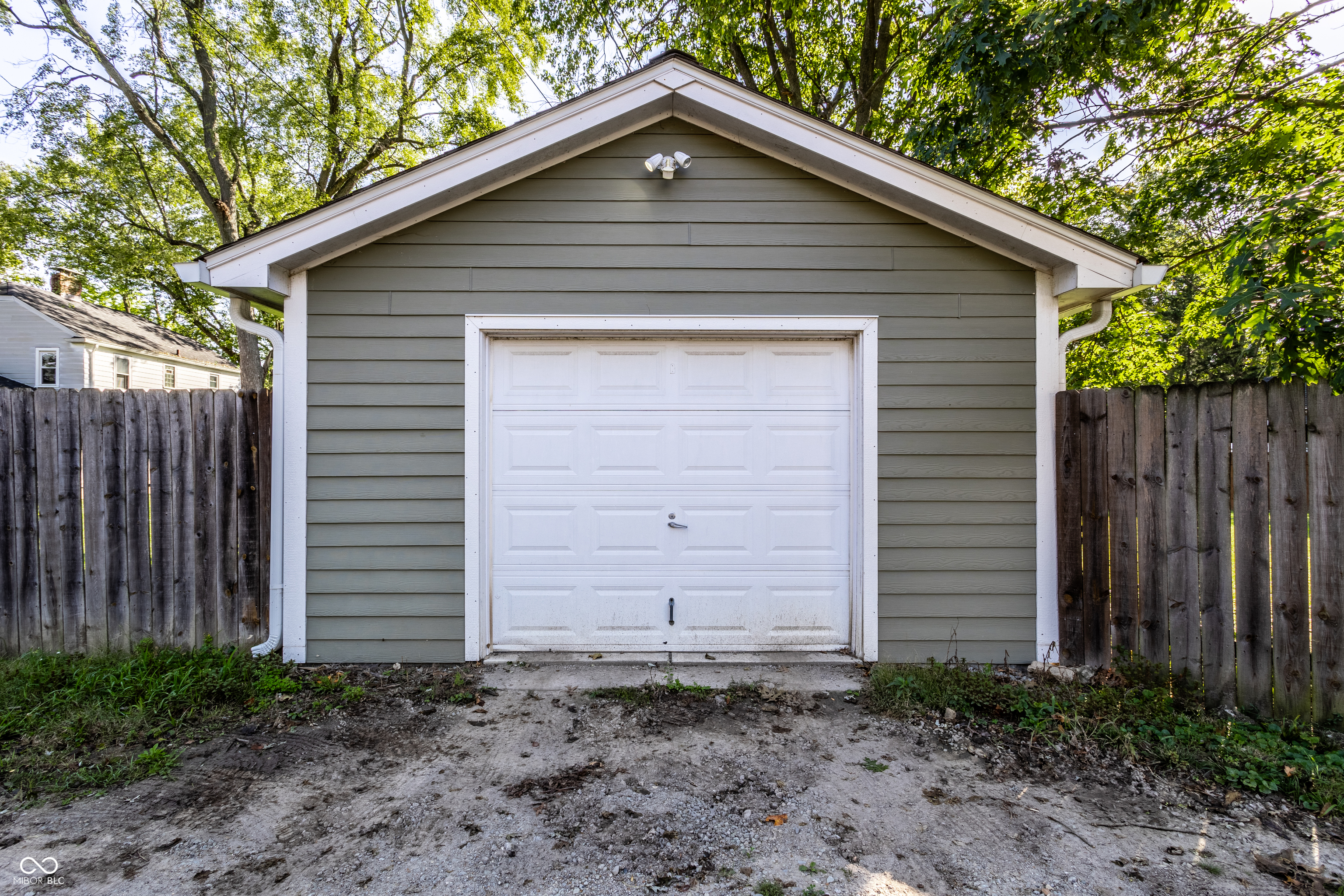 6020 Winthrop Avenue