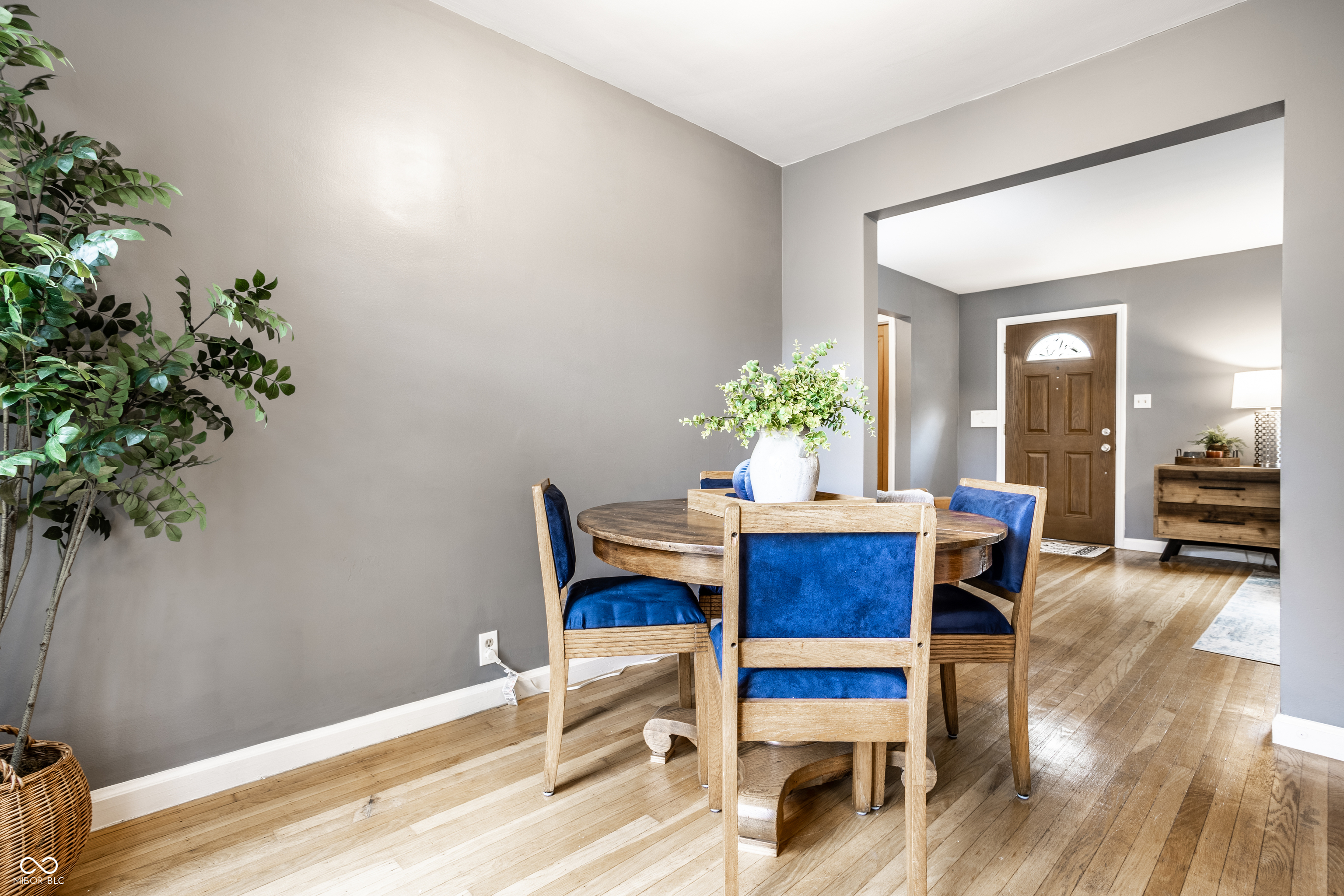 6020 Winthrop Avenue