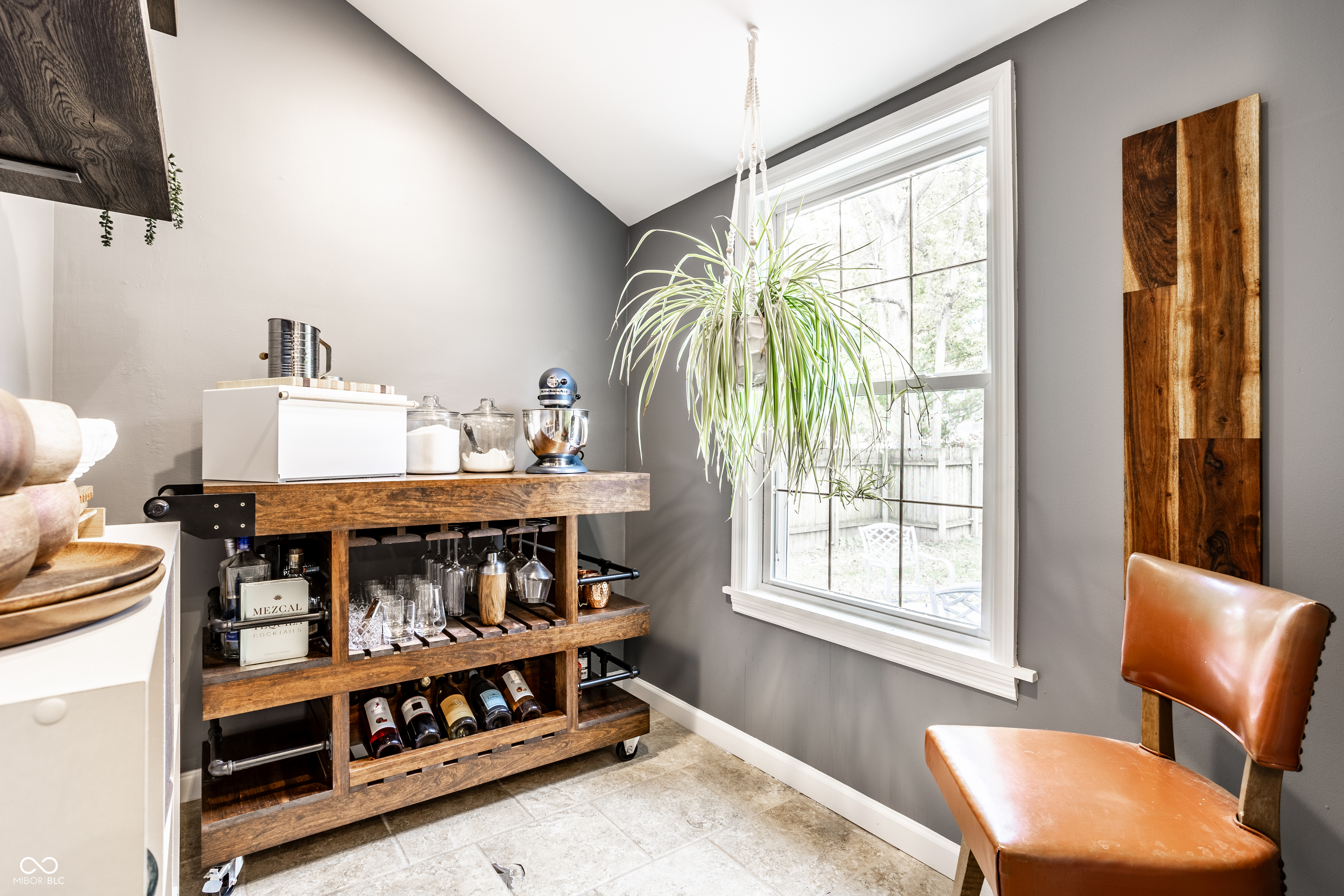 6020 Winthrop Avenue