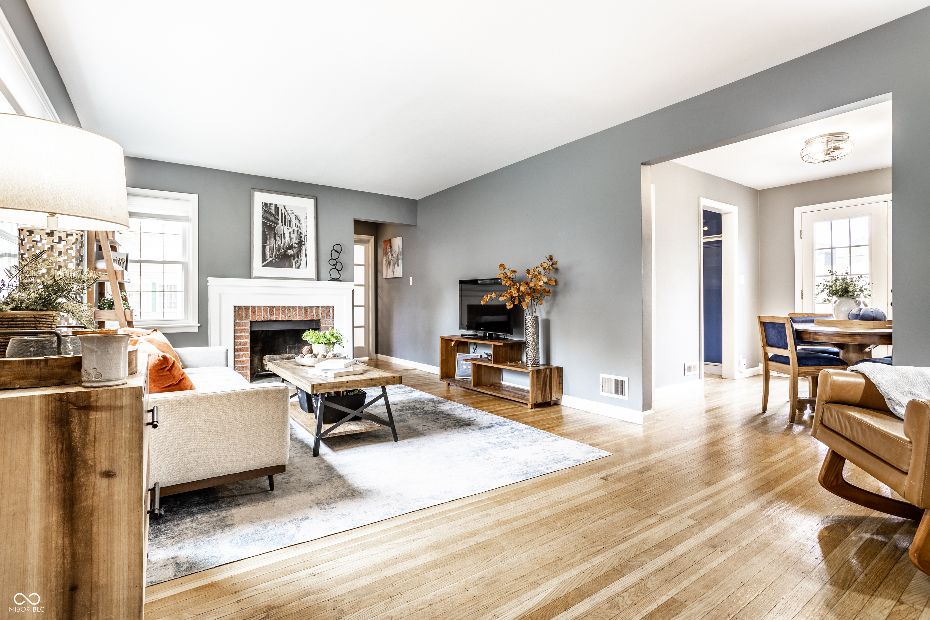 6020 Winthrop Avenue