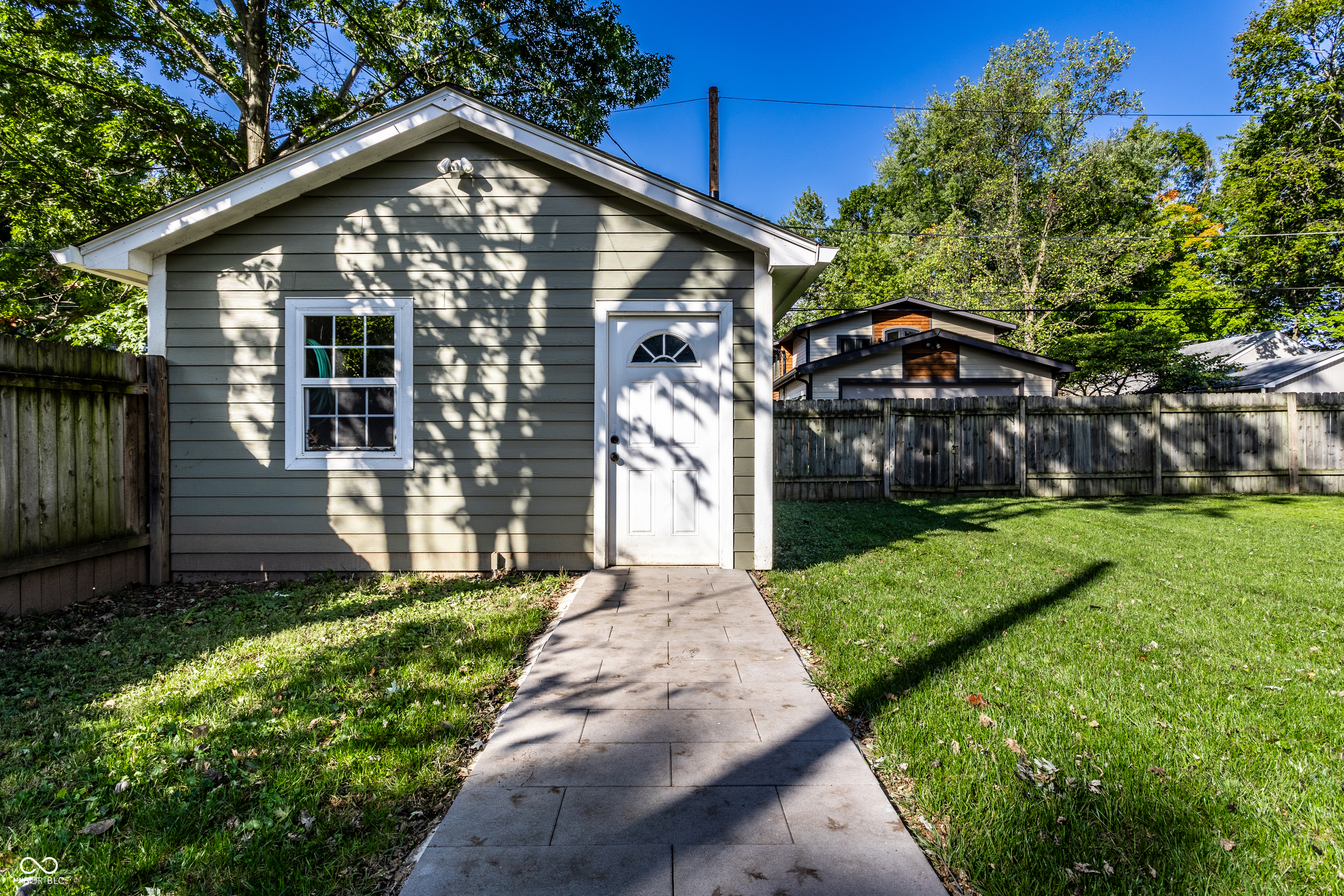 6020 Winthrop Avenue