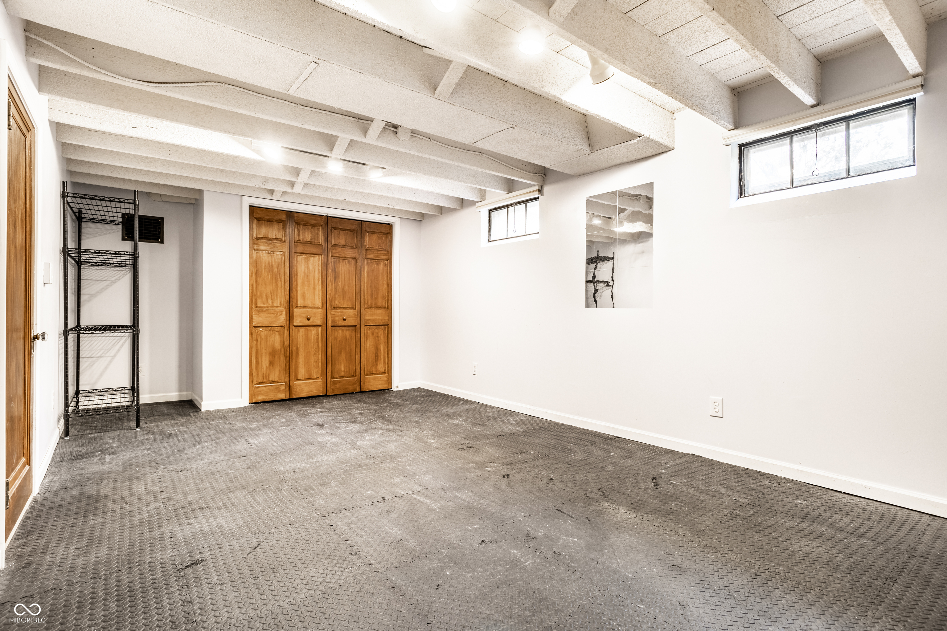 6020 Winthrop Avenue