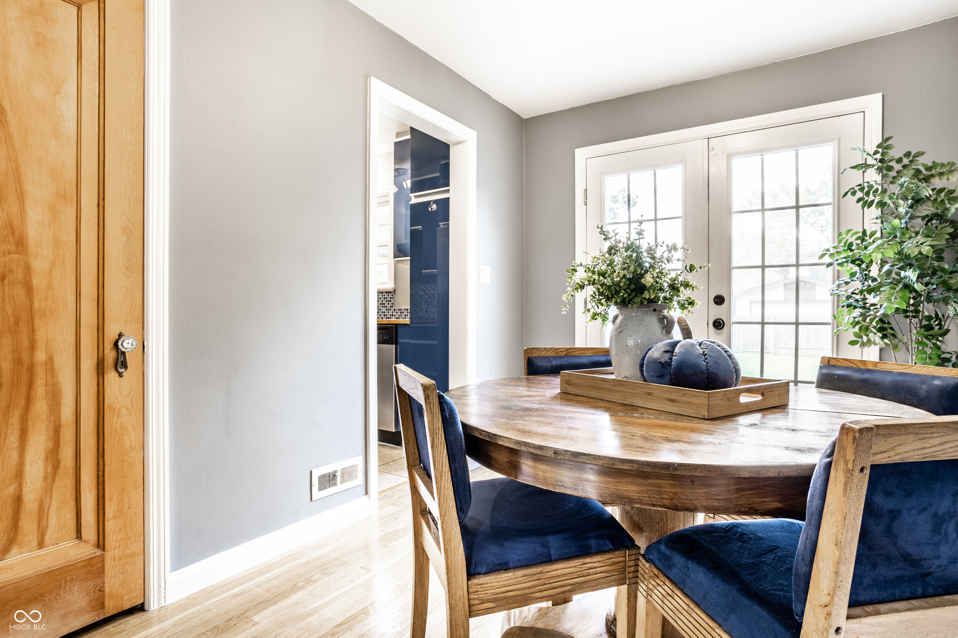 6020 Winthrop Avenue