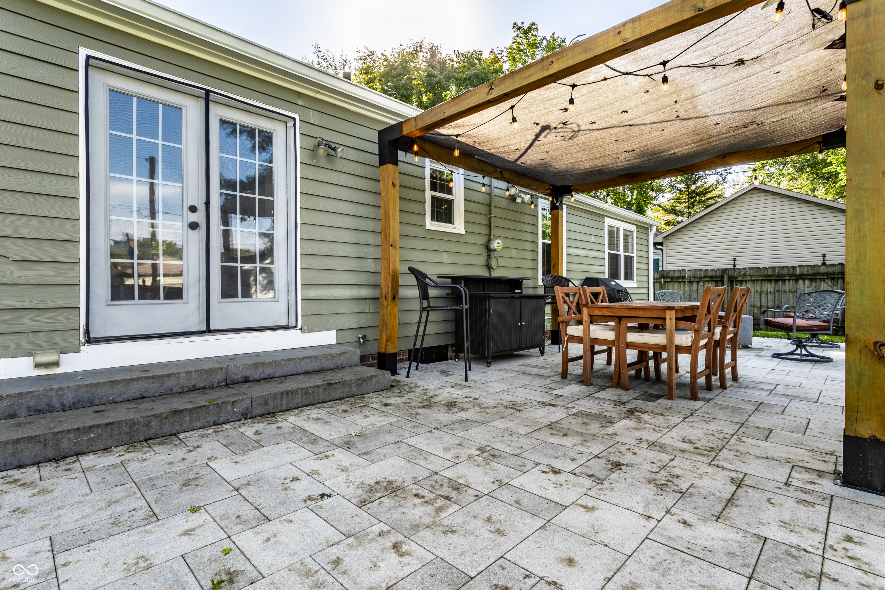 6020 Winthrop Avenue