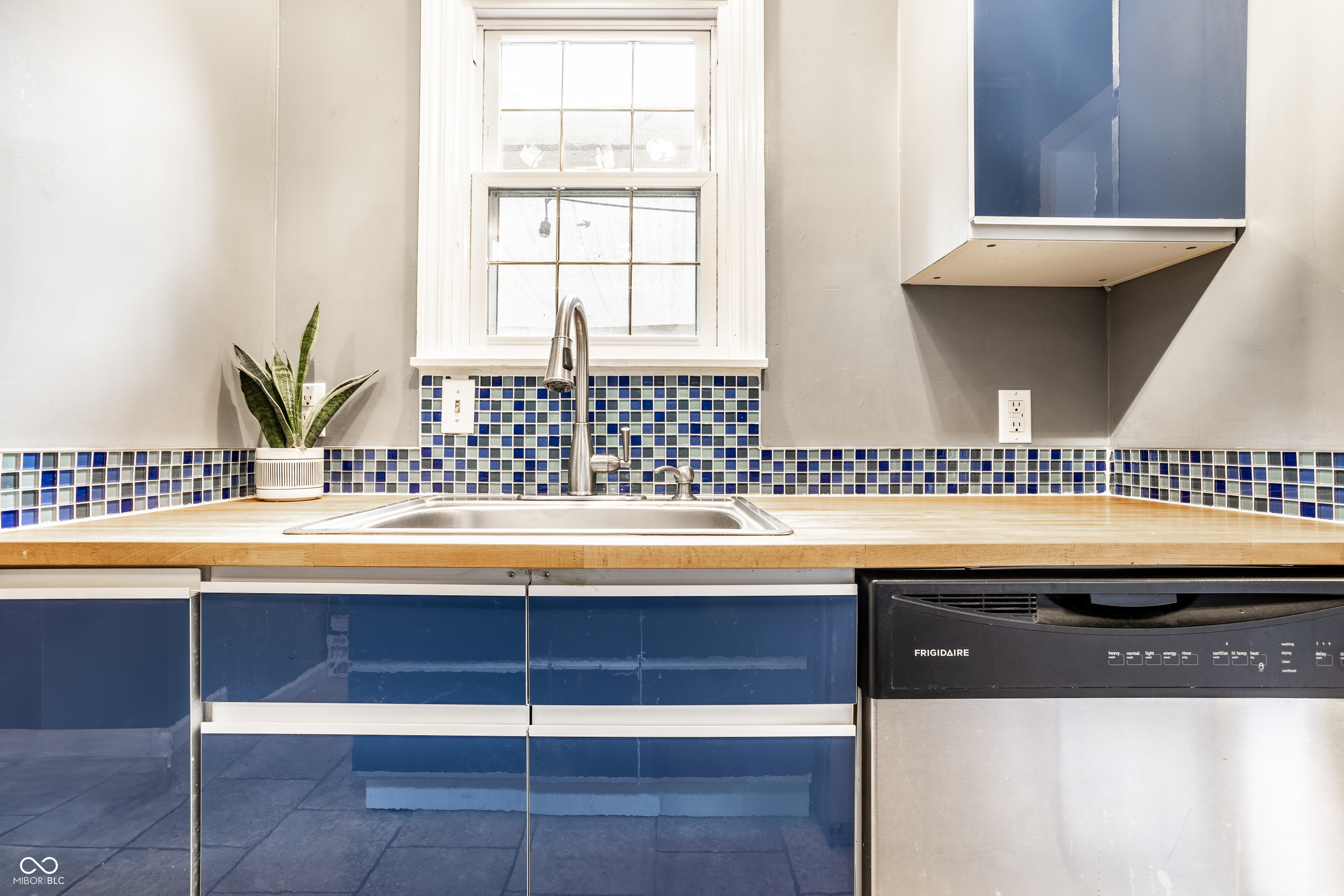 6020 Winthrop Avenue