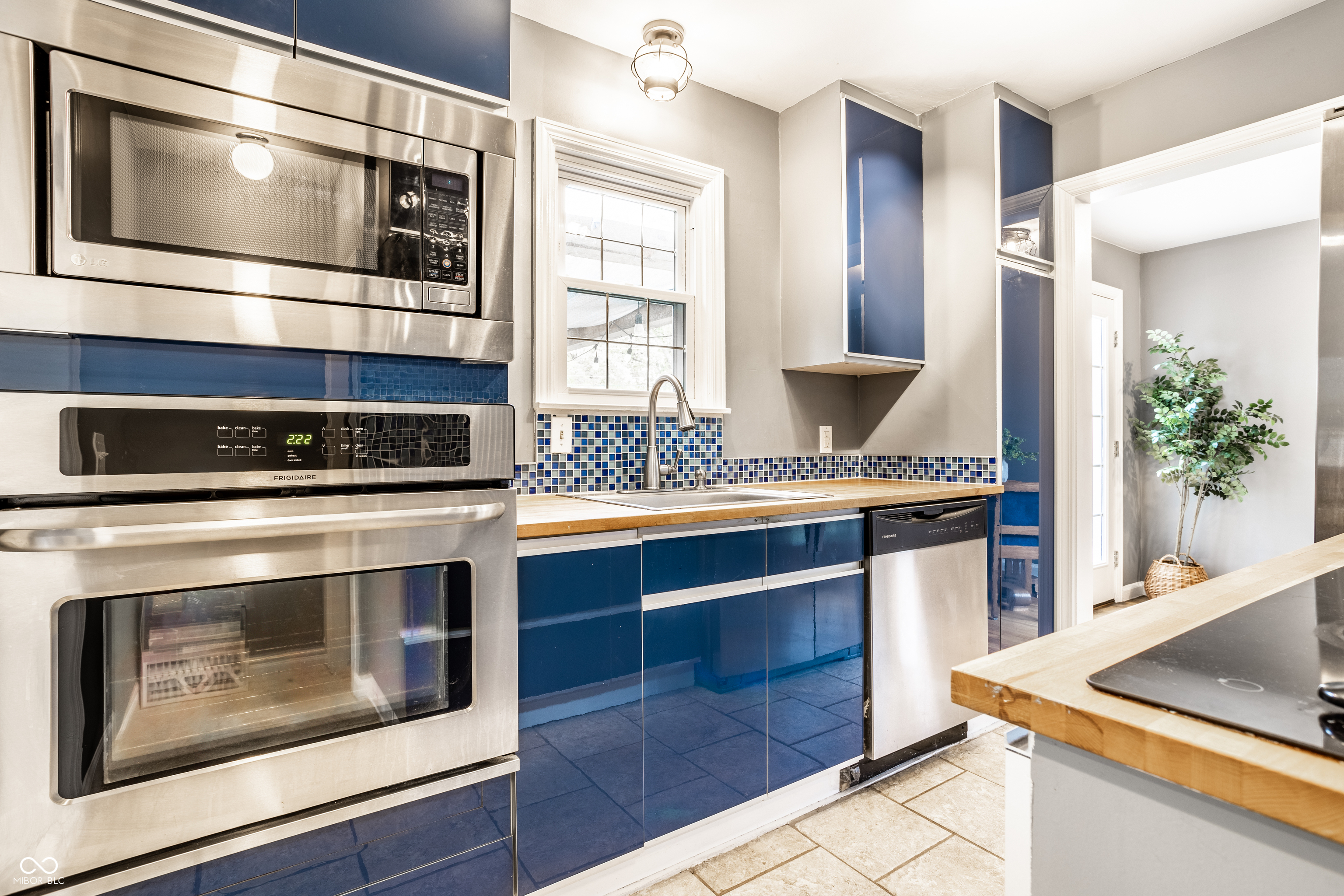 6020 Winthrop Avenue