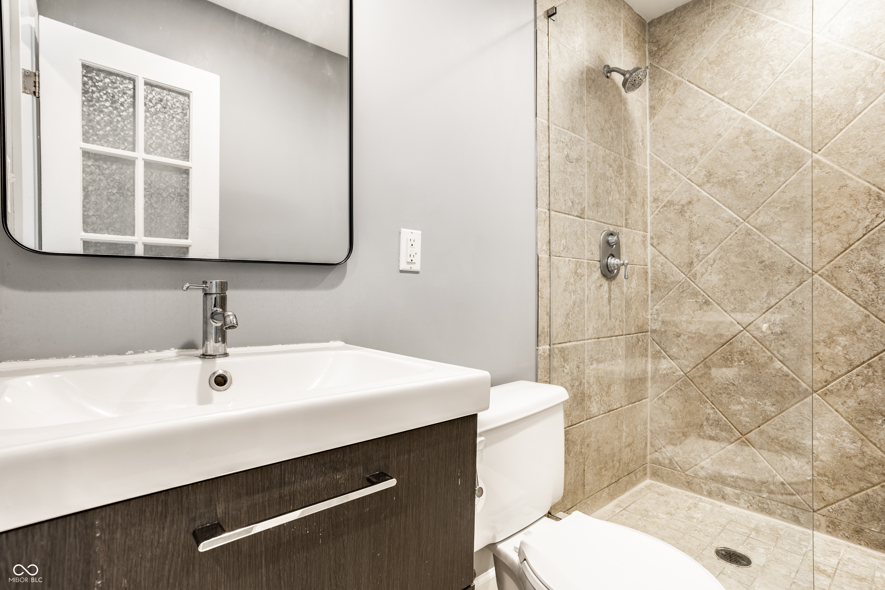 6020 Winthrop Avenue