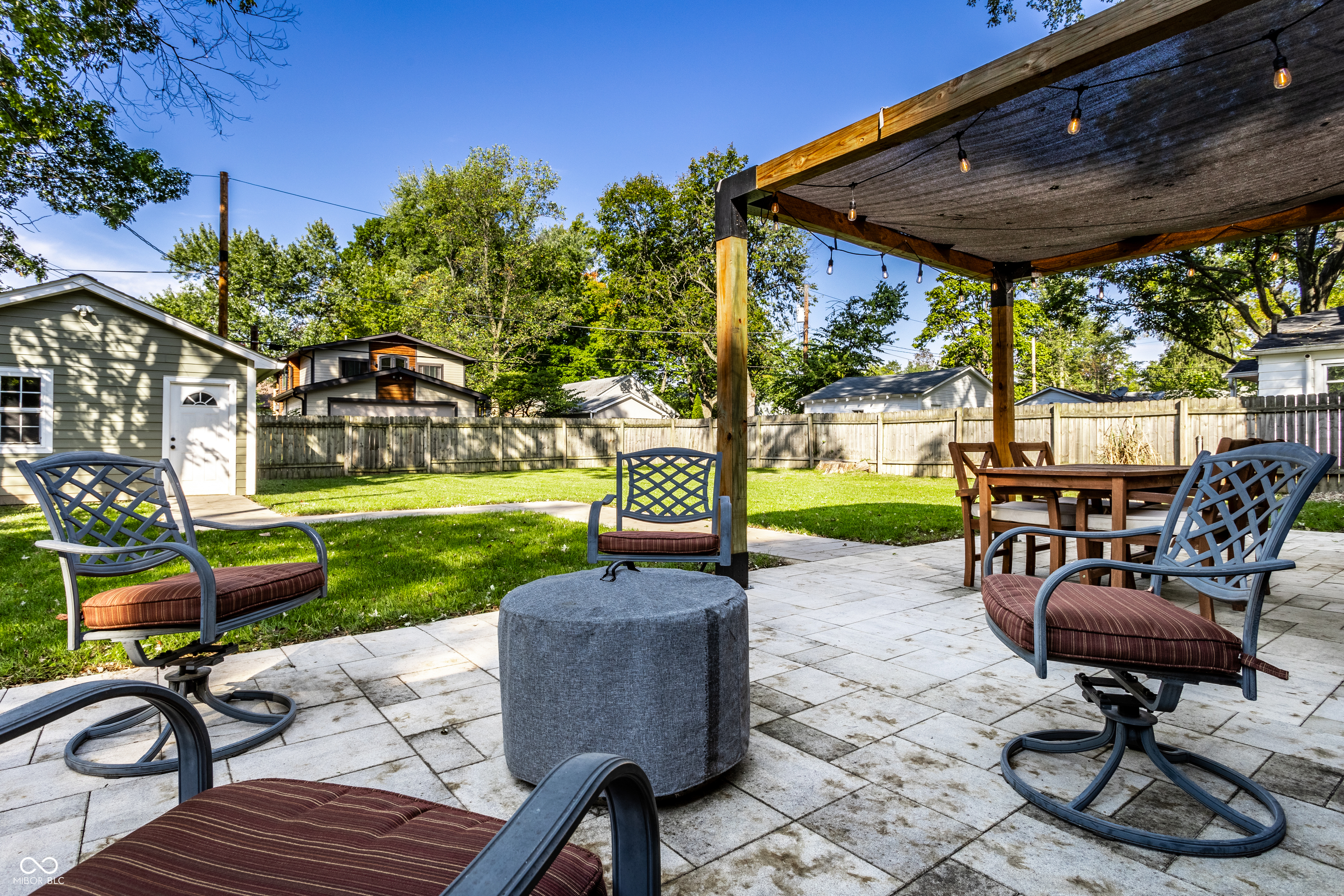 6020 Winthrop Avenue