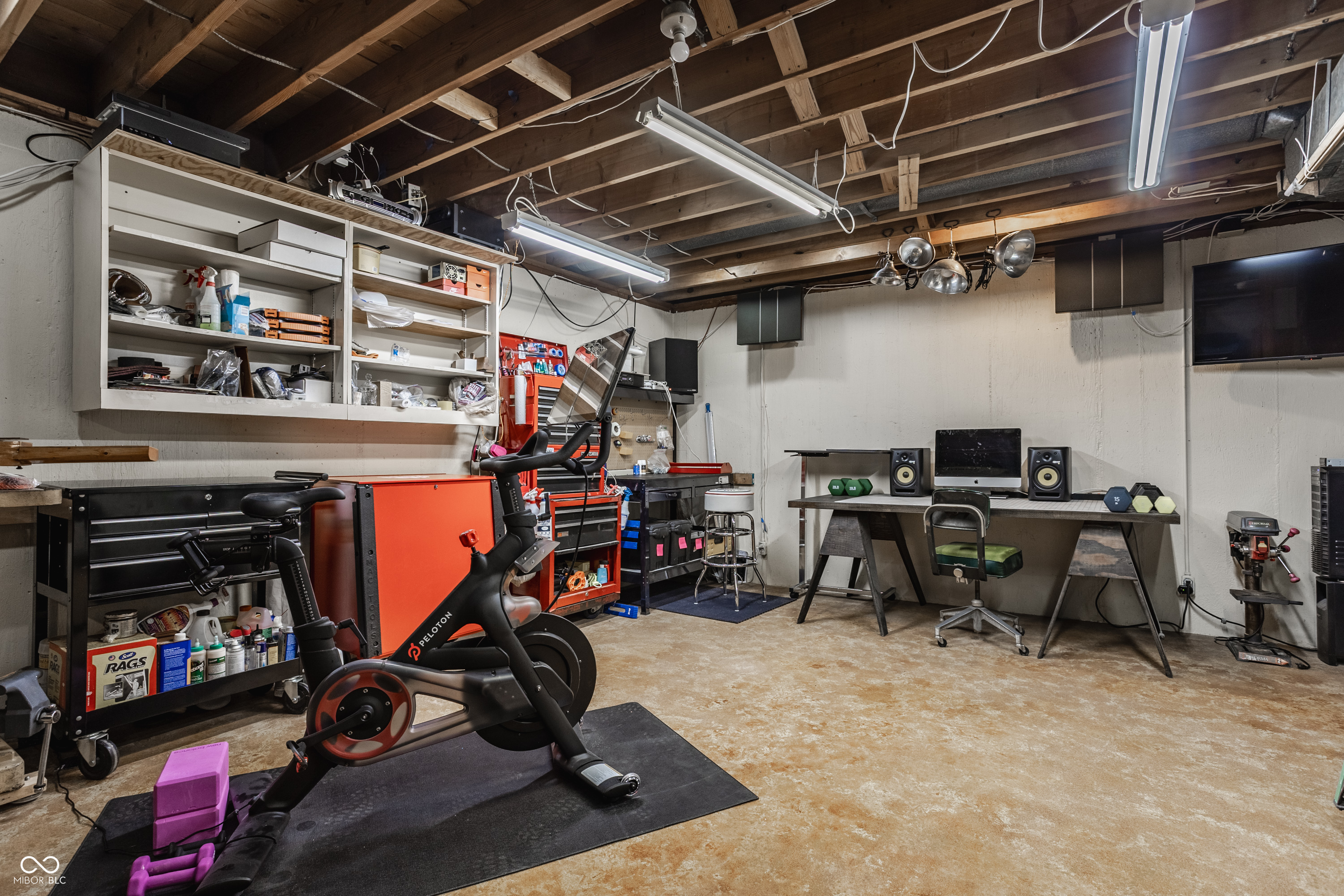 7887 Meadowbrook Drive