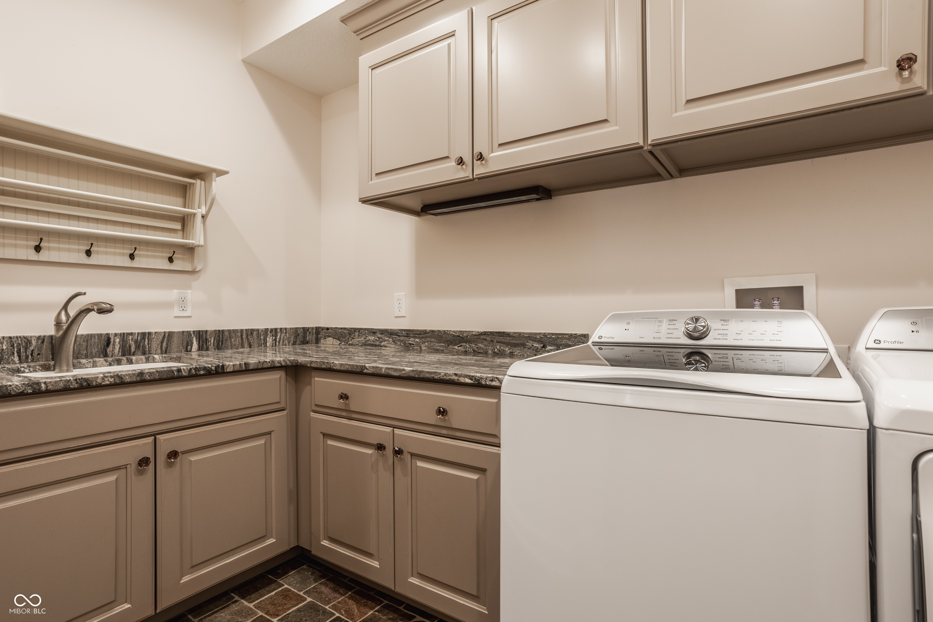 7341 N Washington Boulevard