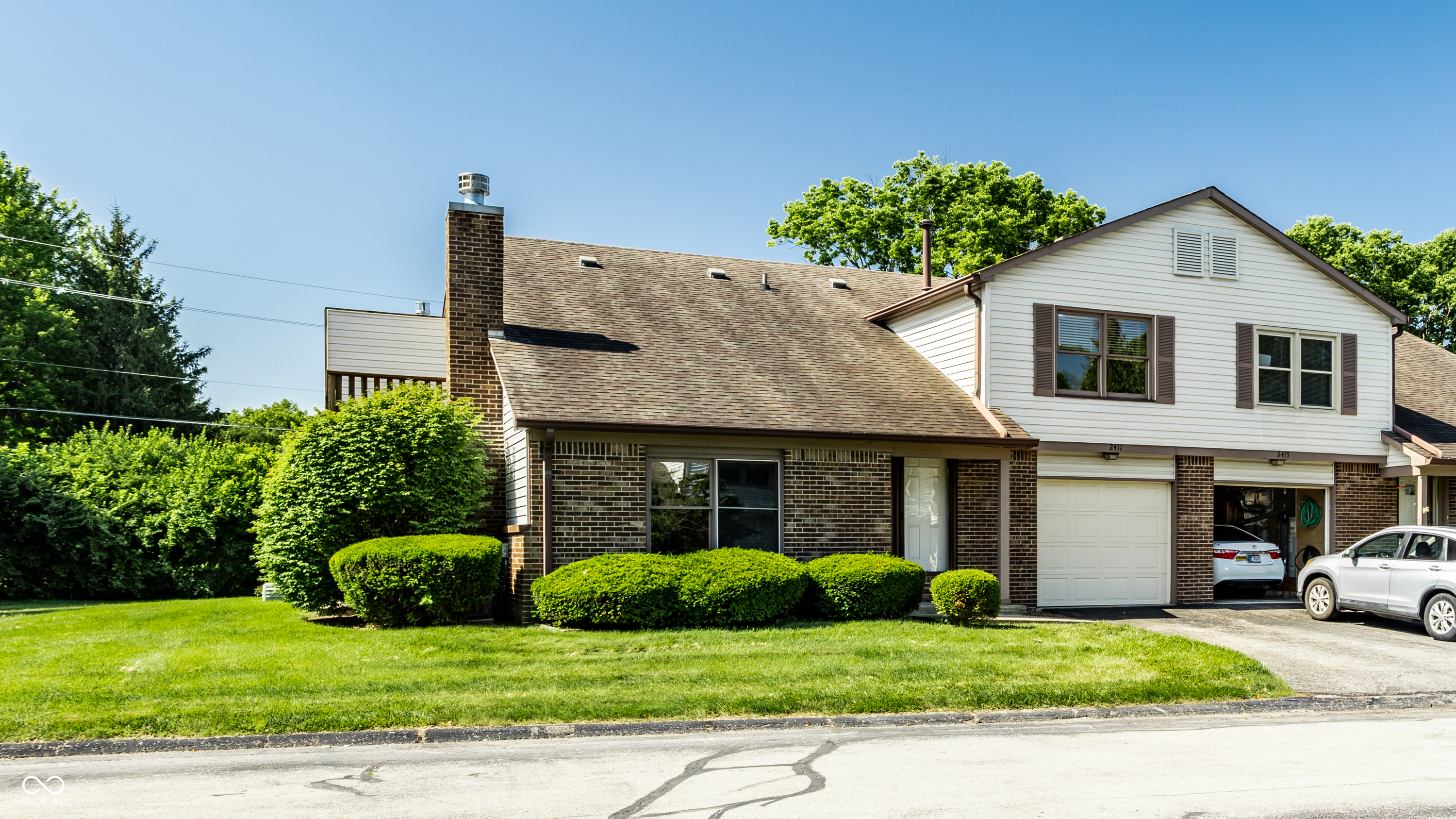 2411 N Willow Way