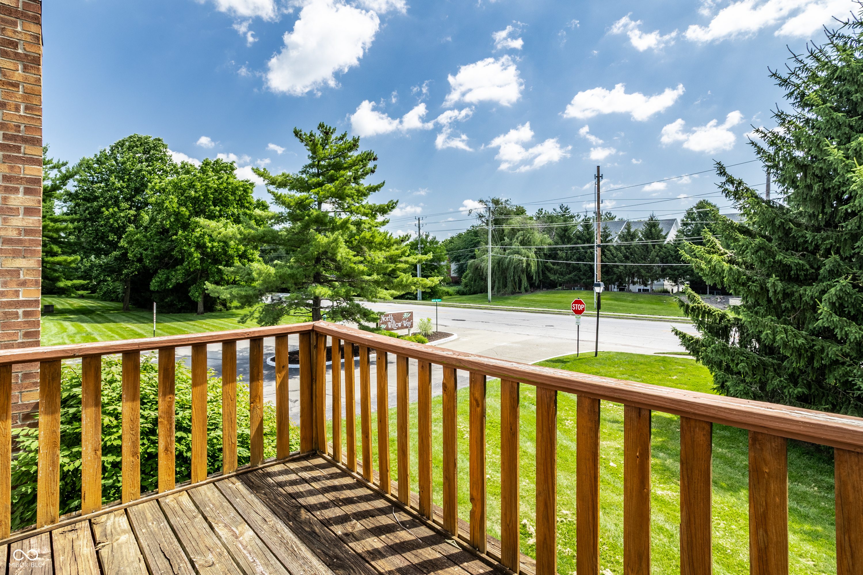 2411 N Willow Way
