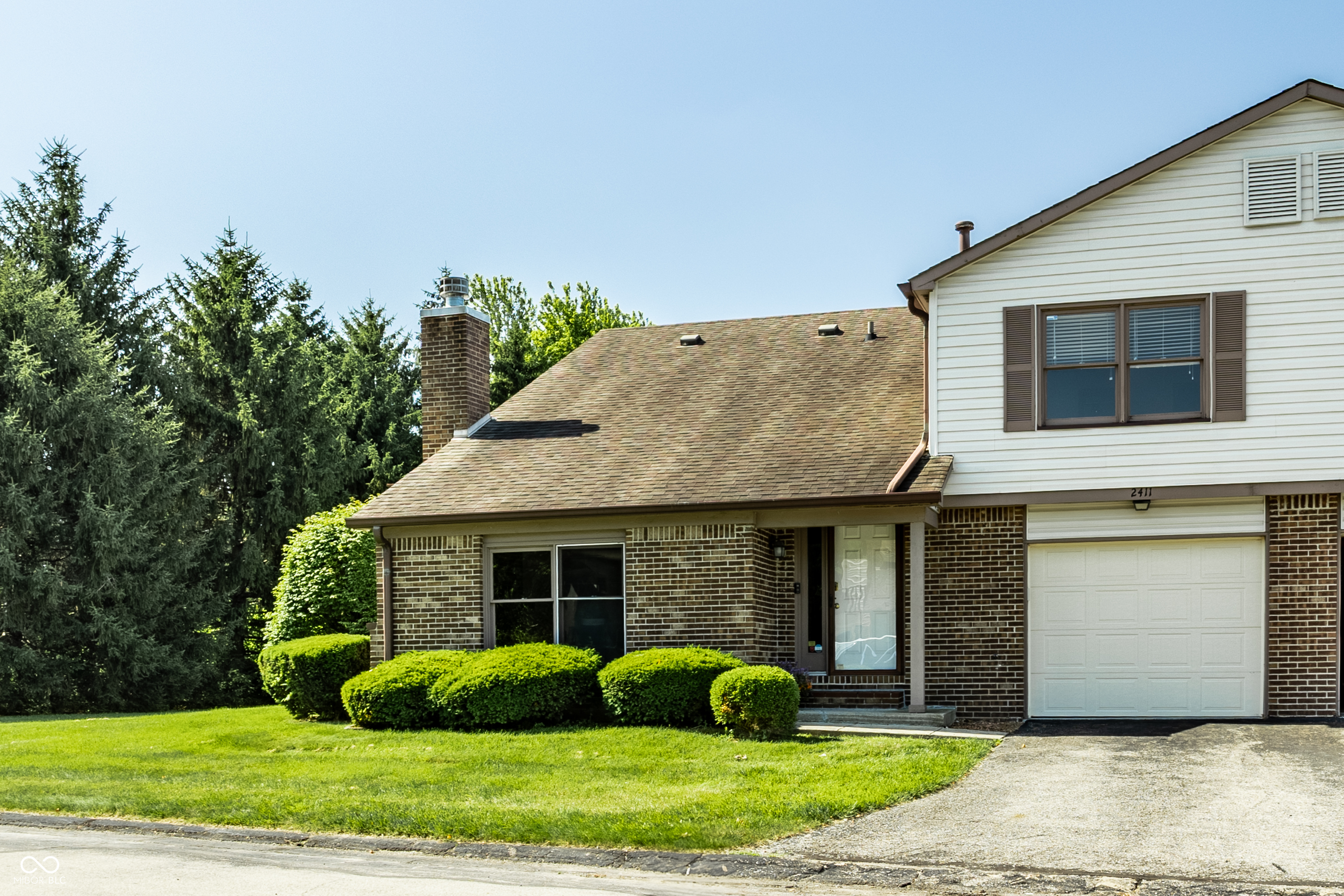 2411 N Willow Way