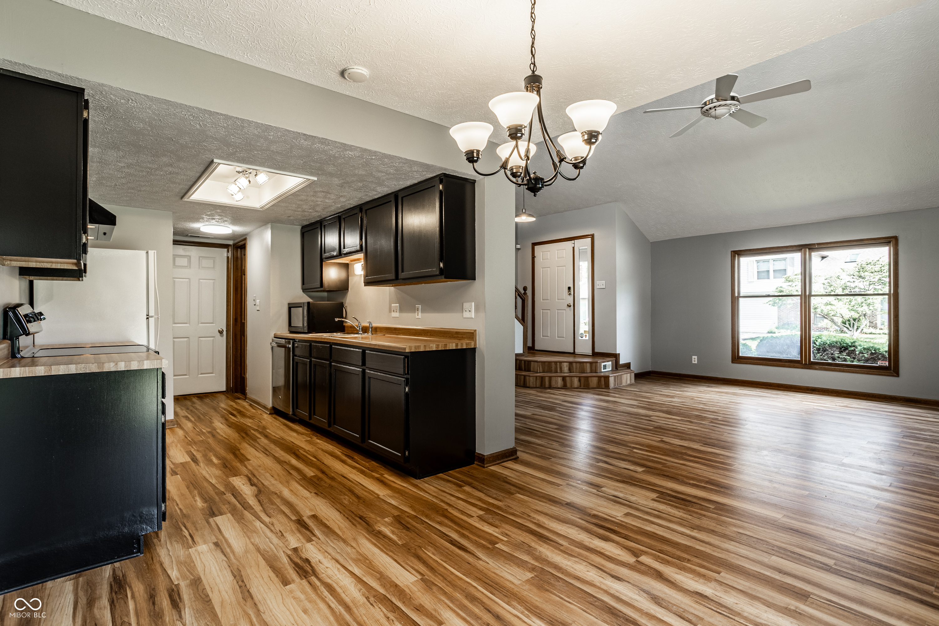 2411 N Willow Way