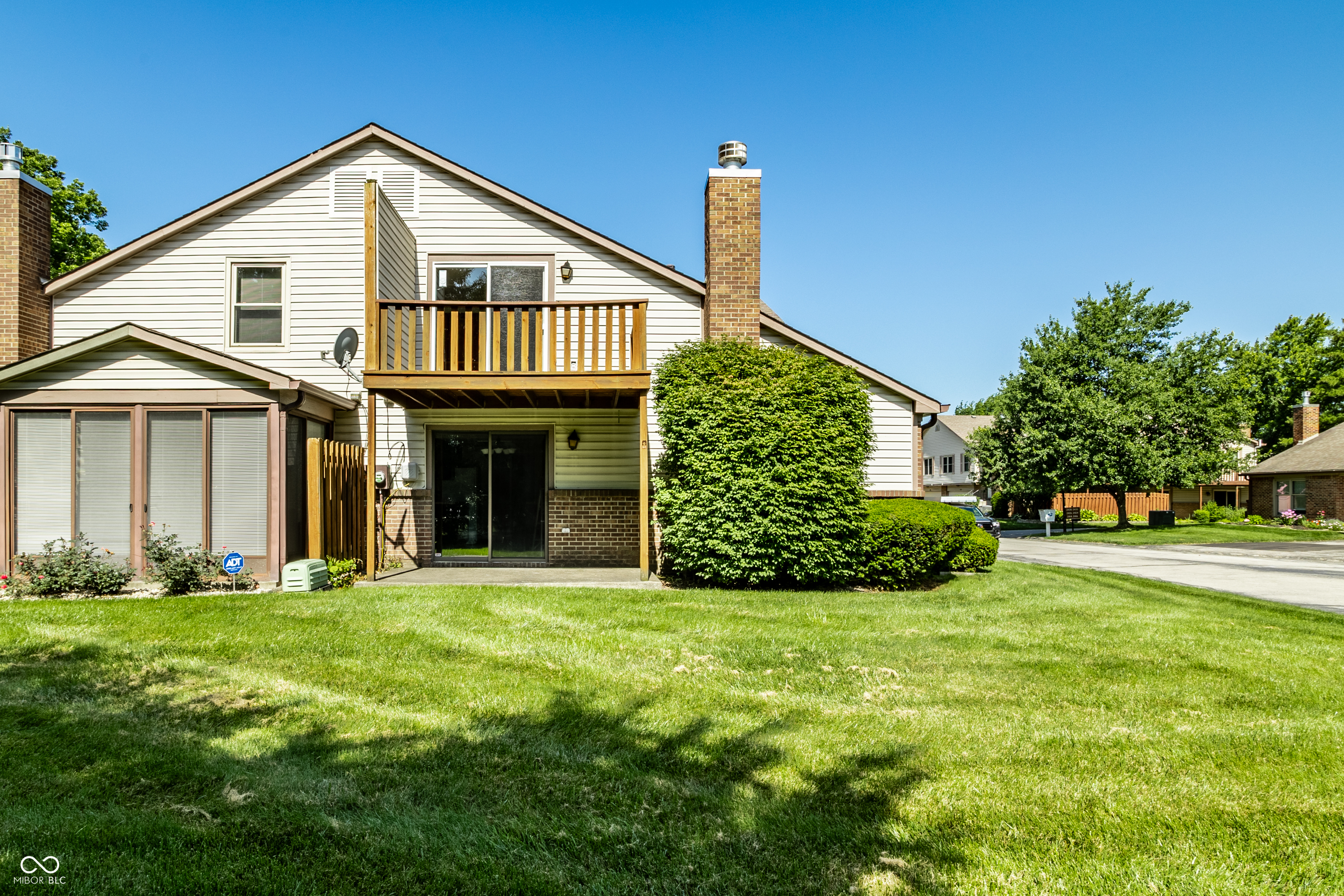 2411 N Willow Way