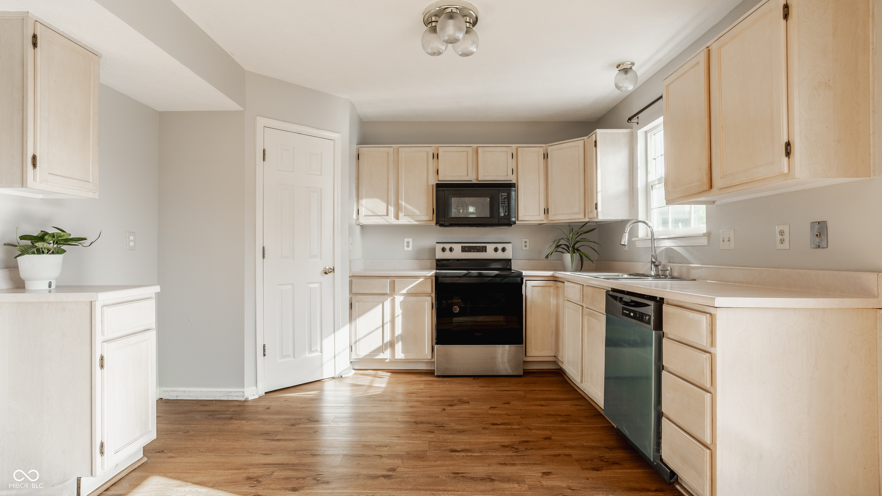 3923 N Bressingham Drive