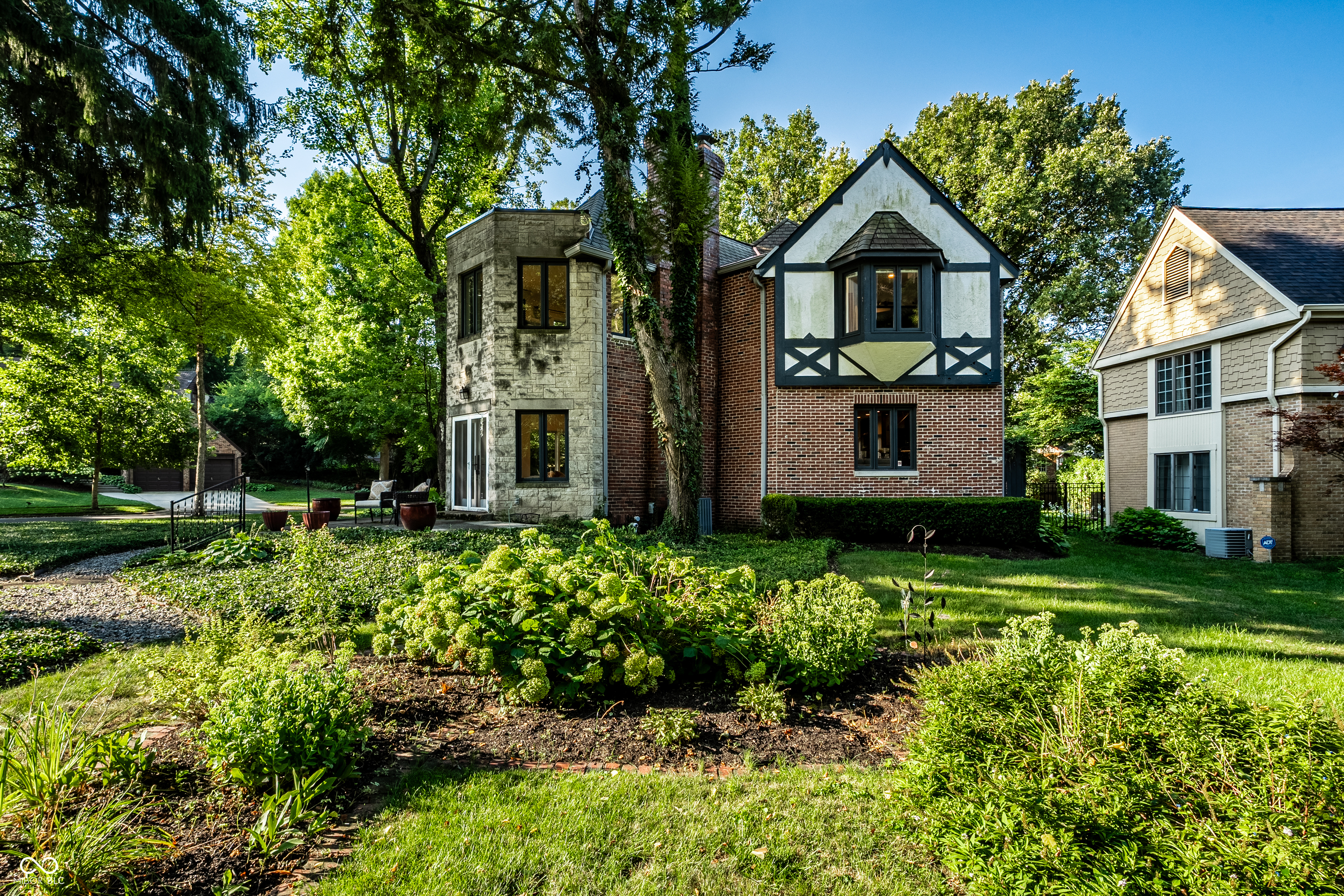 5758 Wildwood Avenue