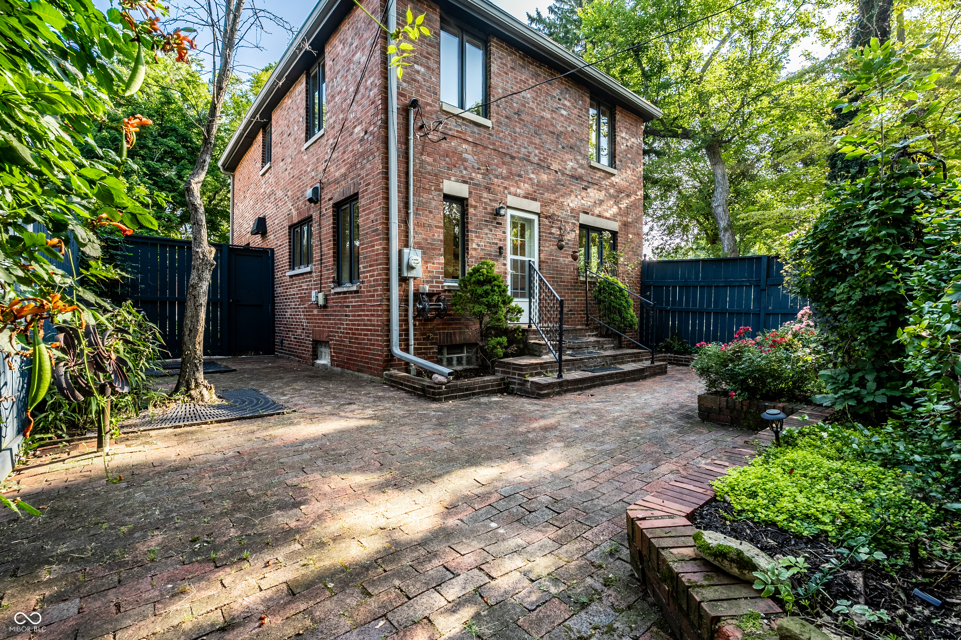 5758 Wildwood Avenue