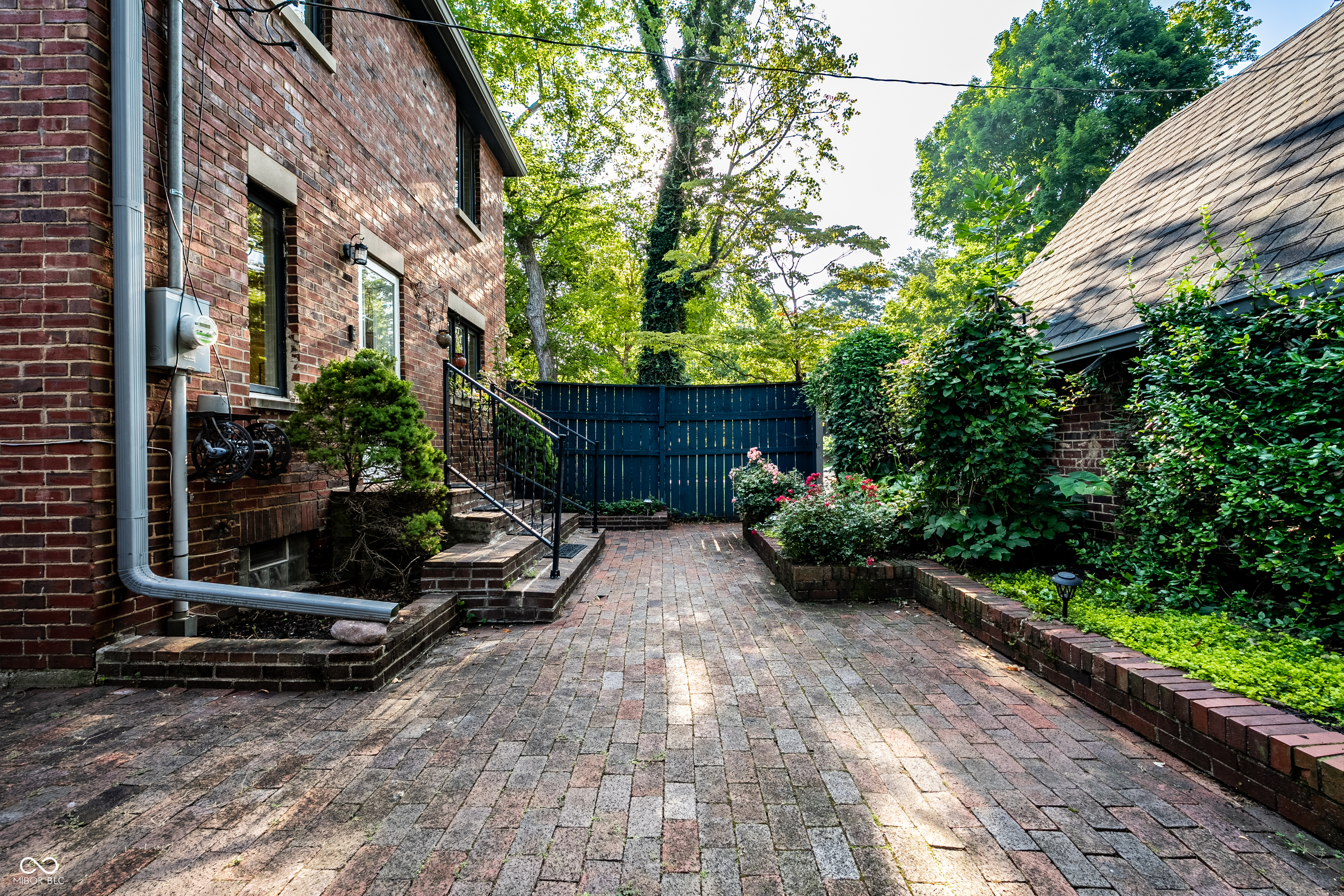 5758 Wildwood Avenue