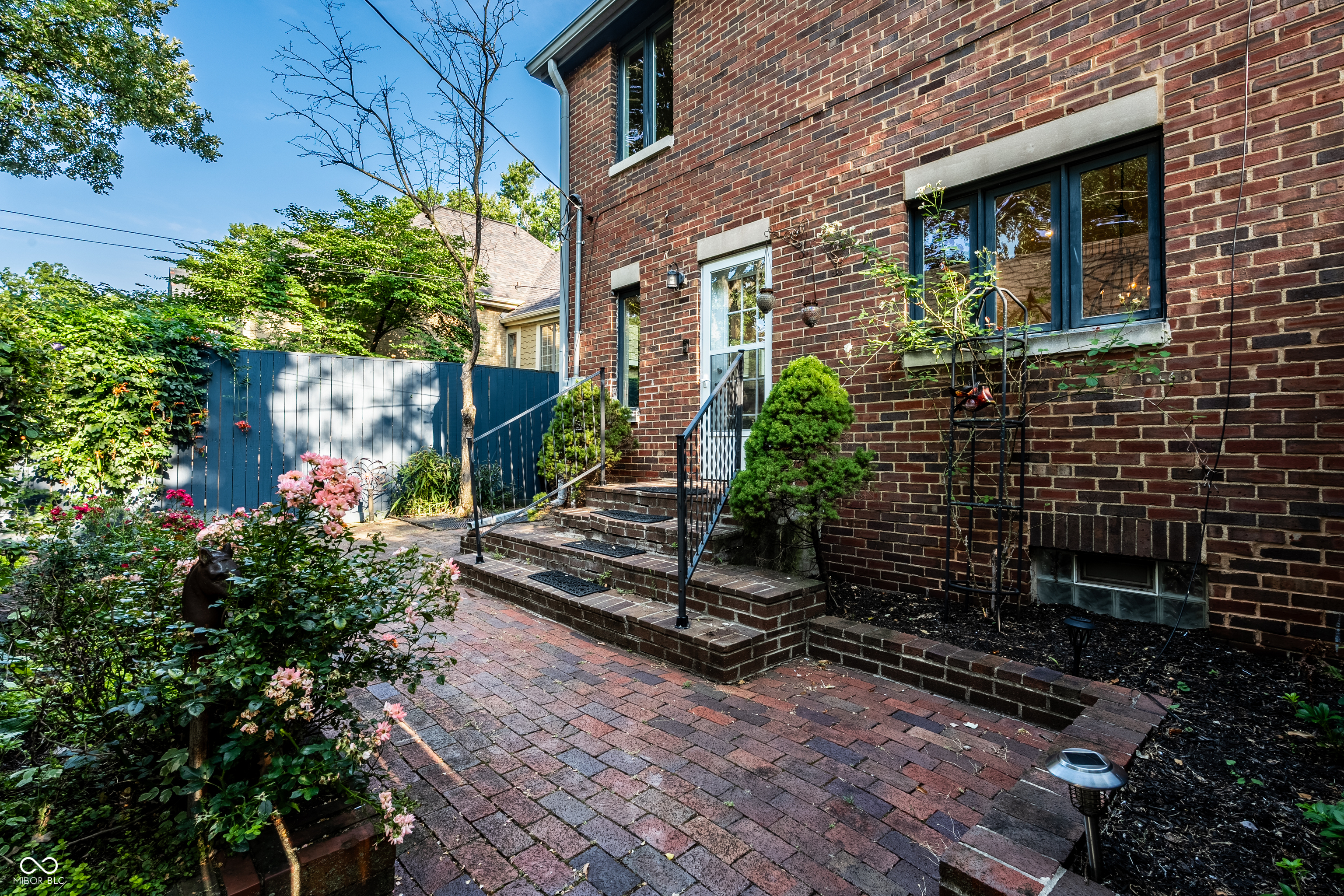 5758 Wildwood Avenue