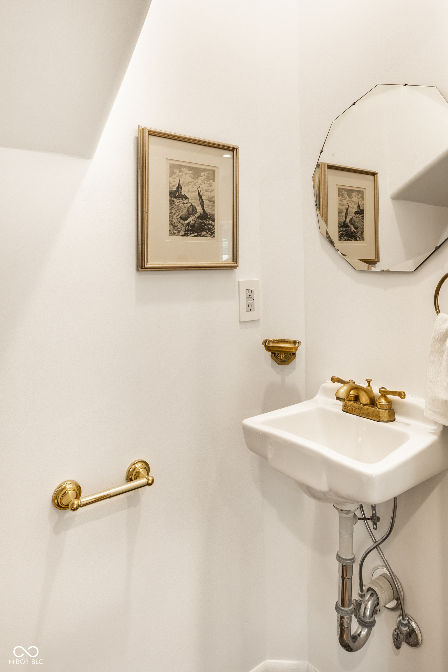 5758 Wildwood Avenue