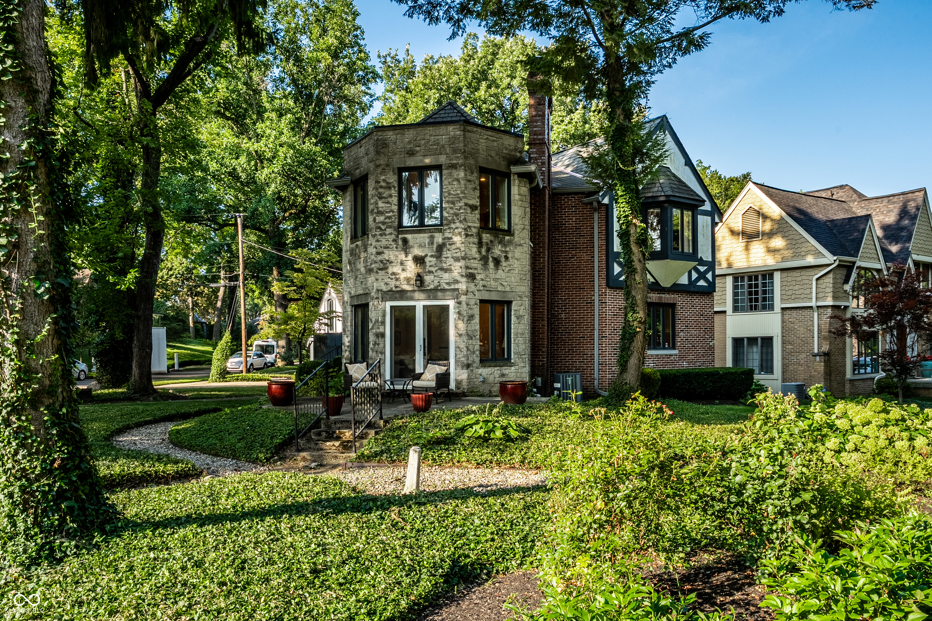 5758 Wildwood Avenue