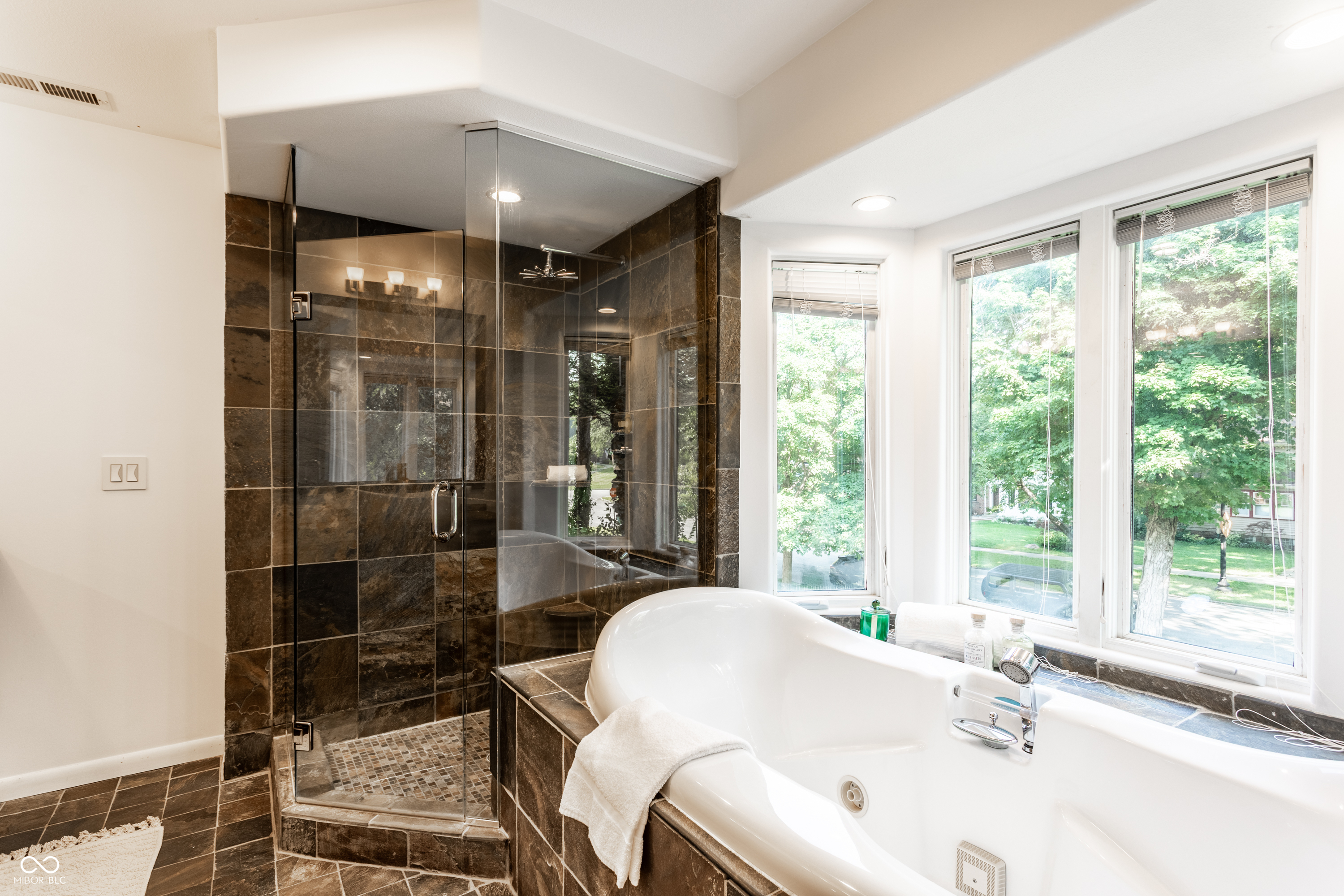 5758 Wildwood Avenue