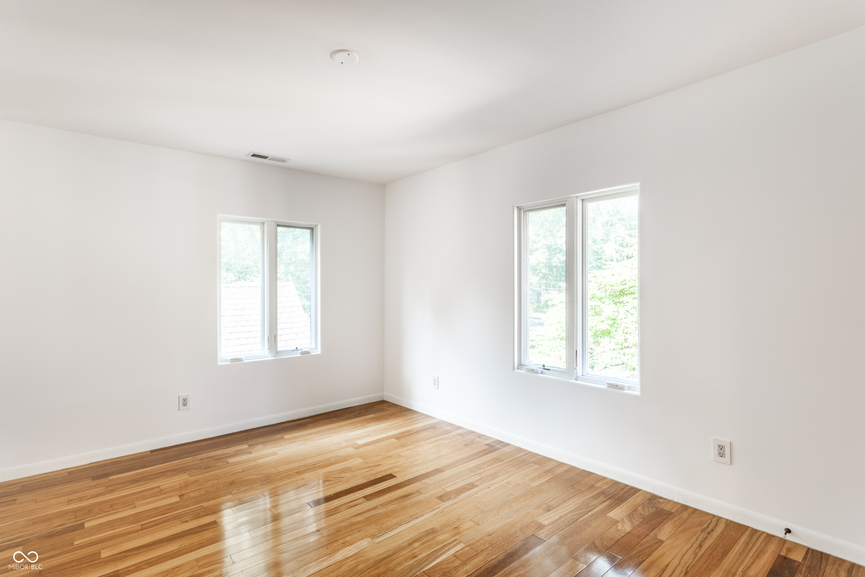 5758 Wildwood Avenue