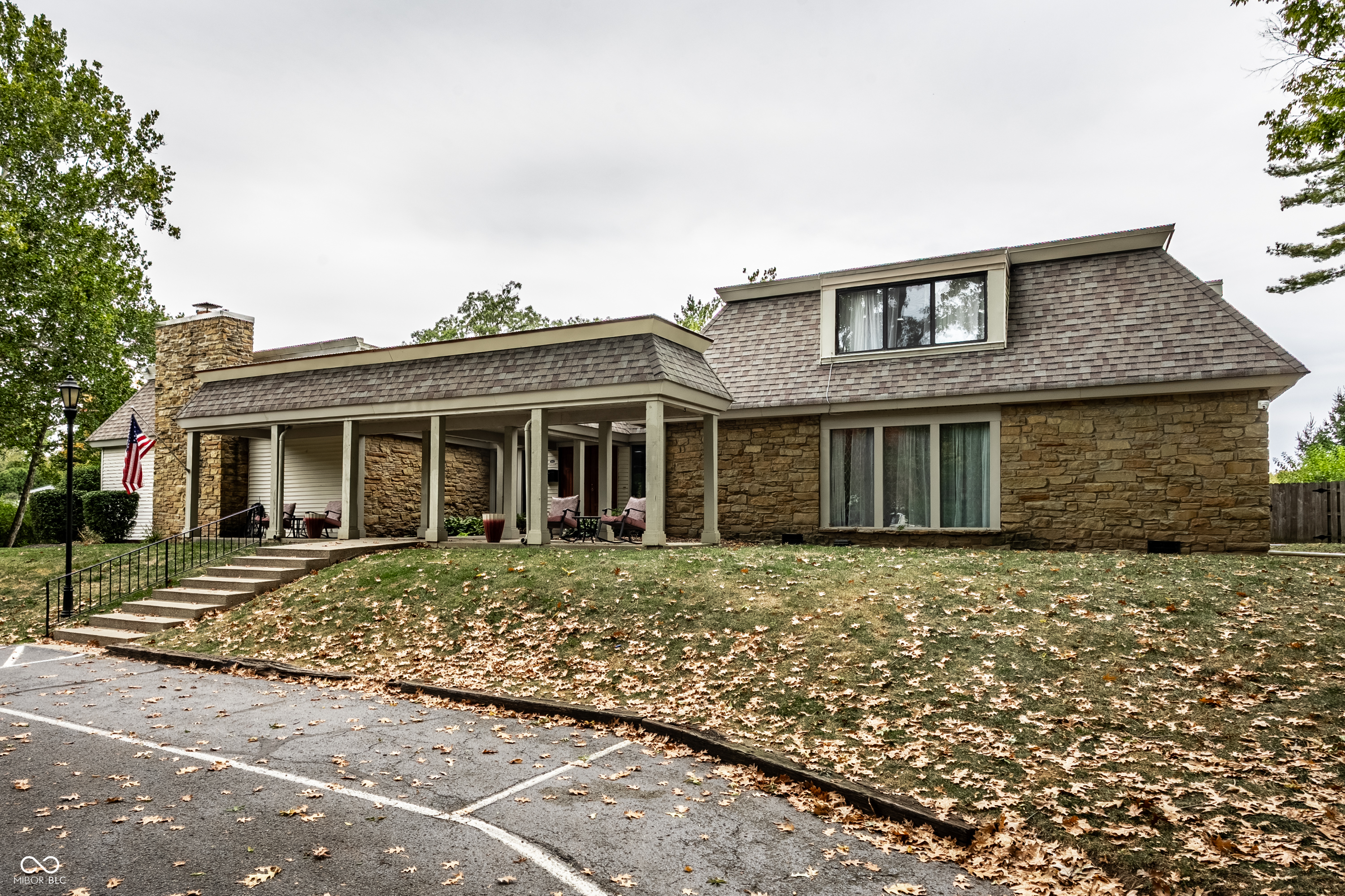 10819 E Lakeshore Drive