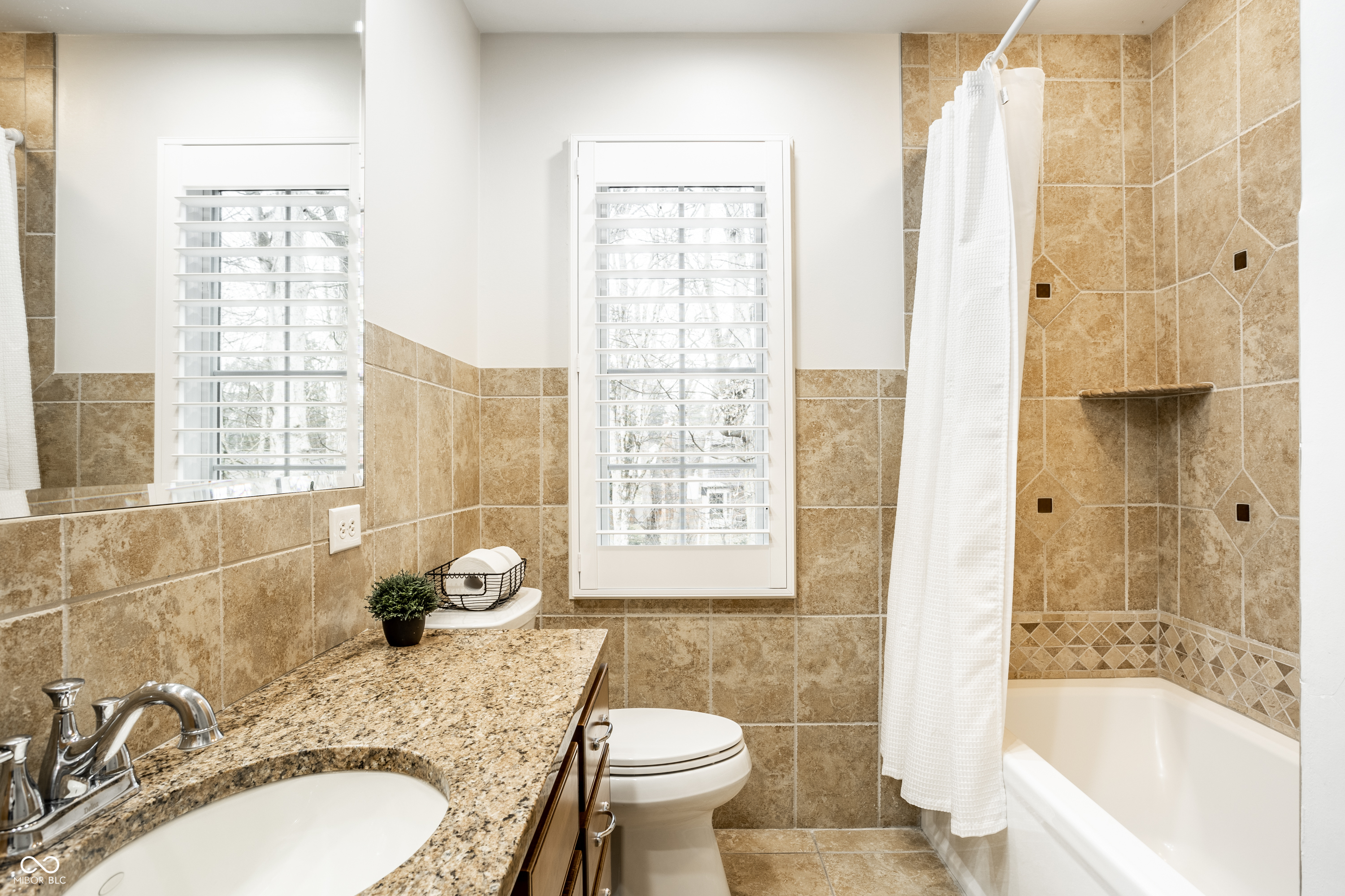 646 Somerset Drive W