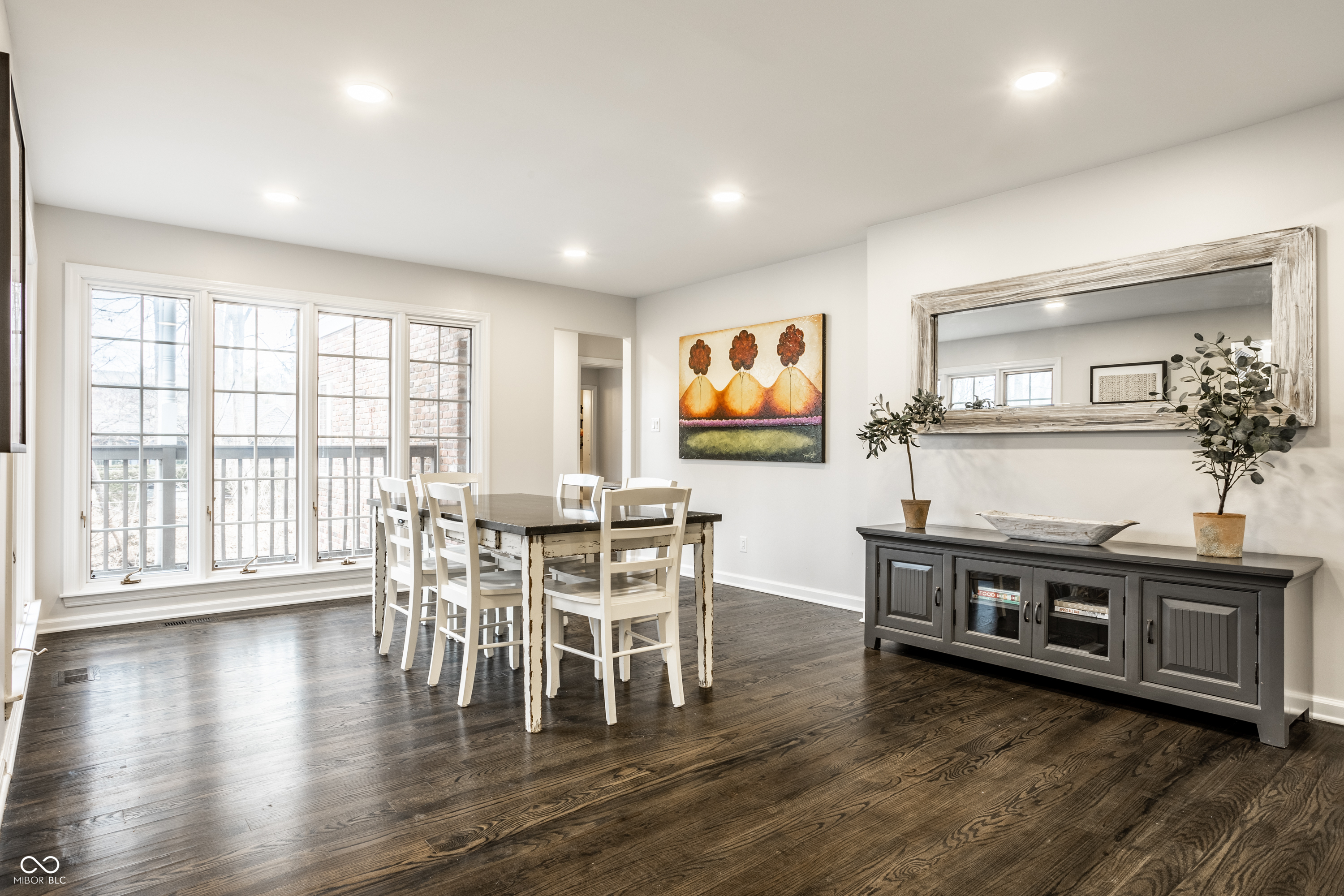 646 Somerset Drive W