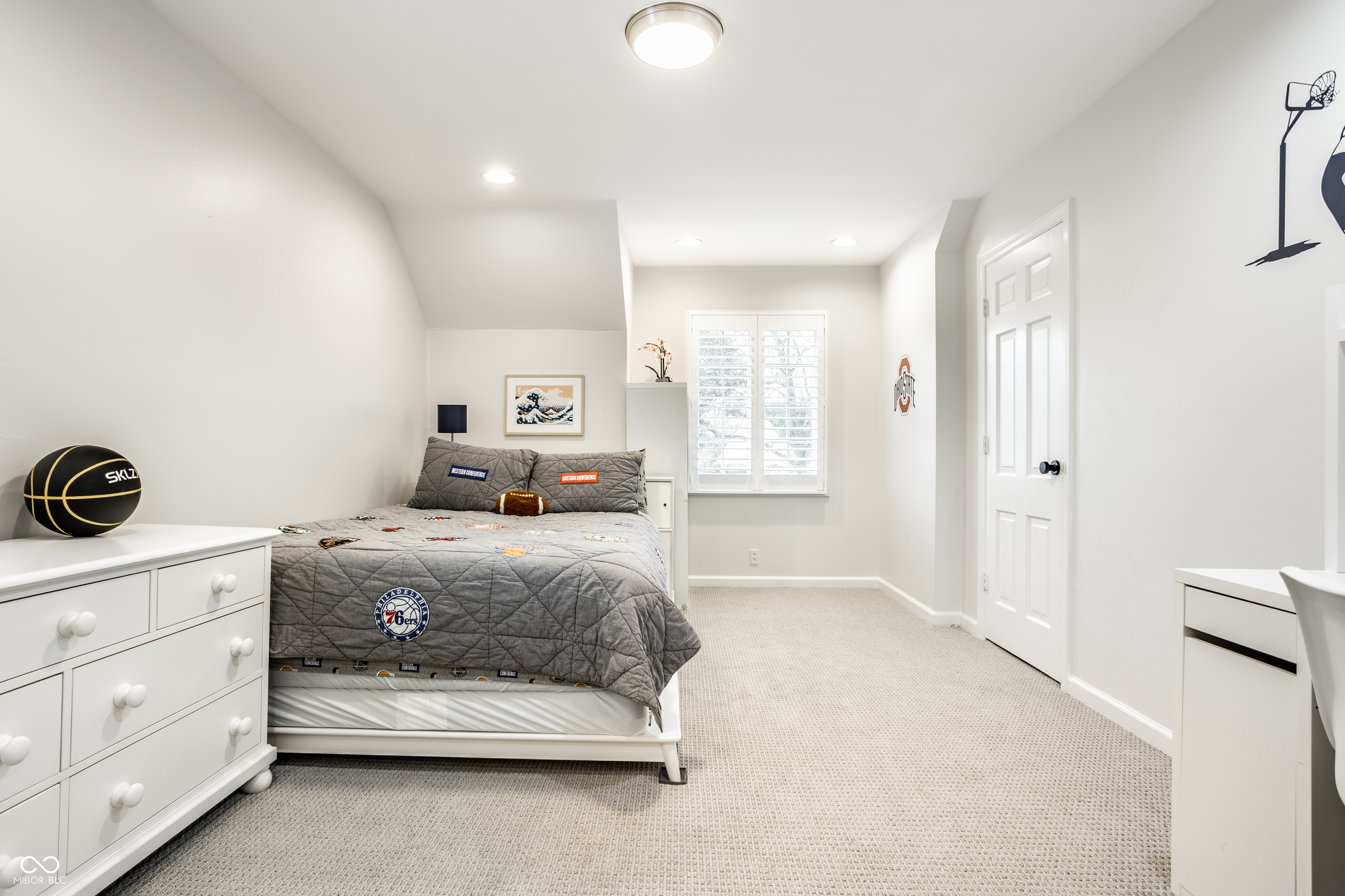 646 Somerset Drive W