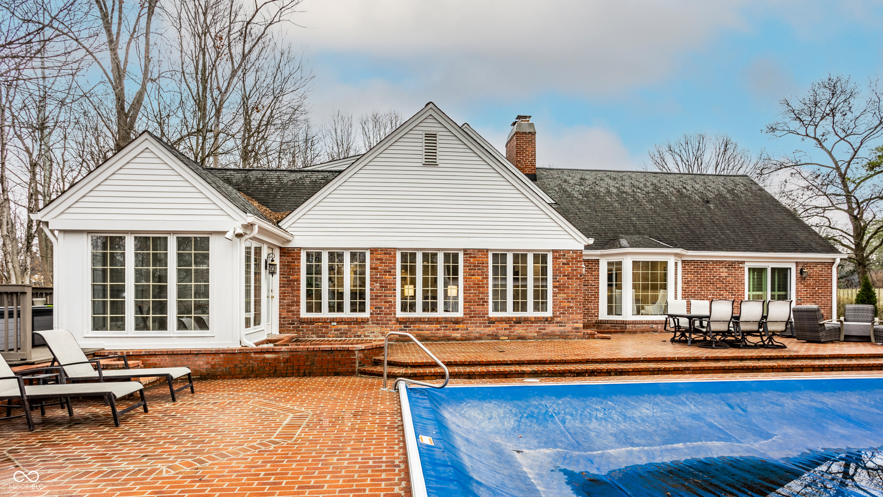 646 Somerset Drive W