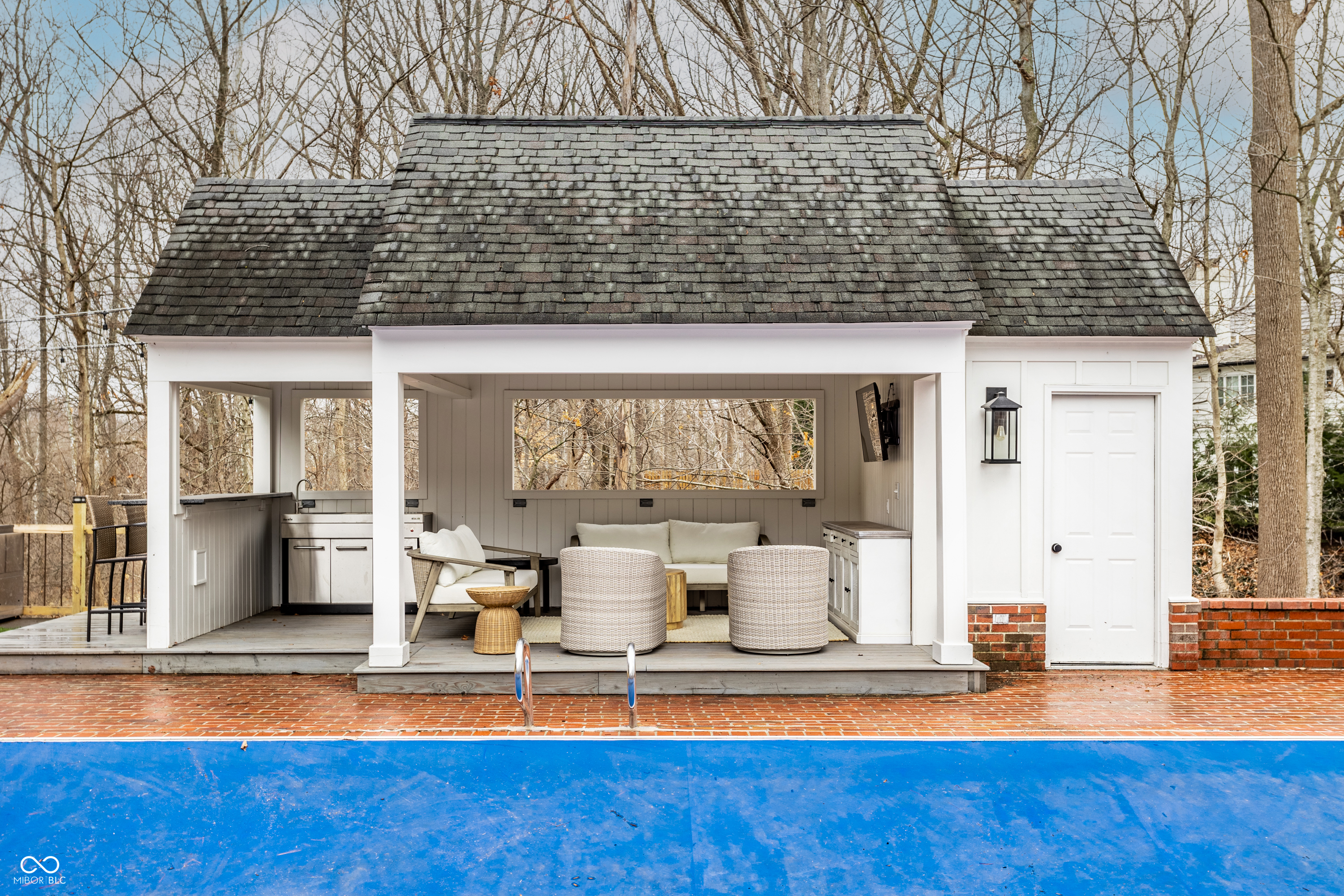 646 Somerset Drive W