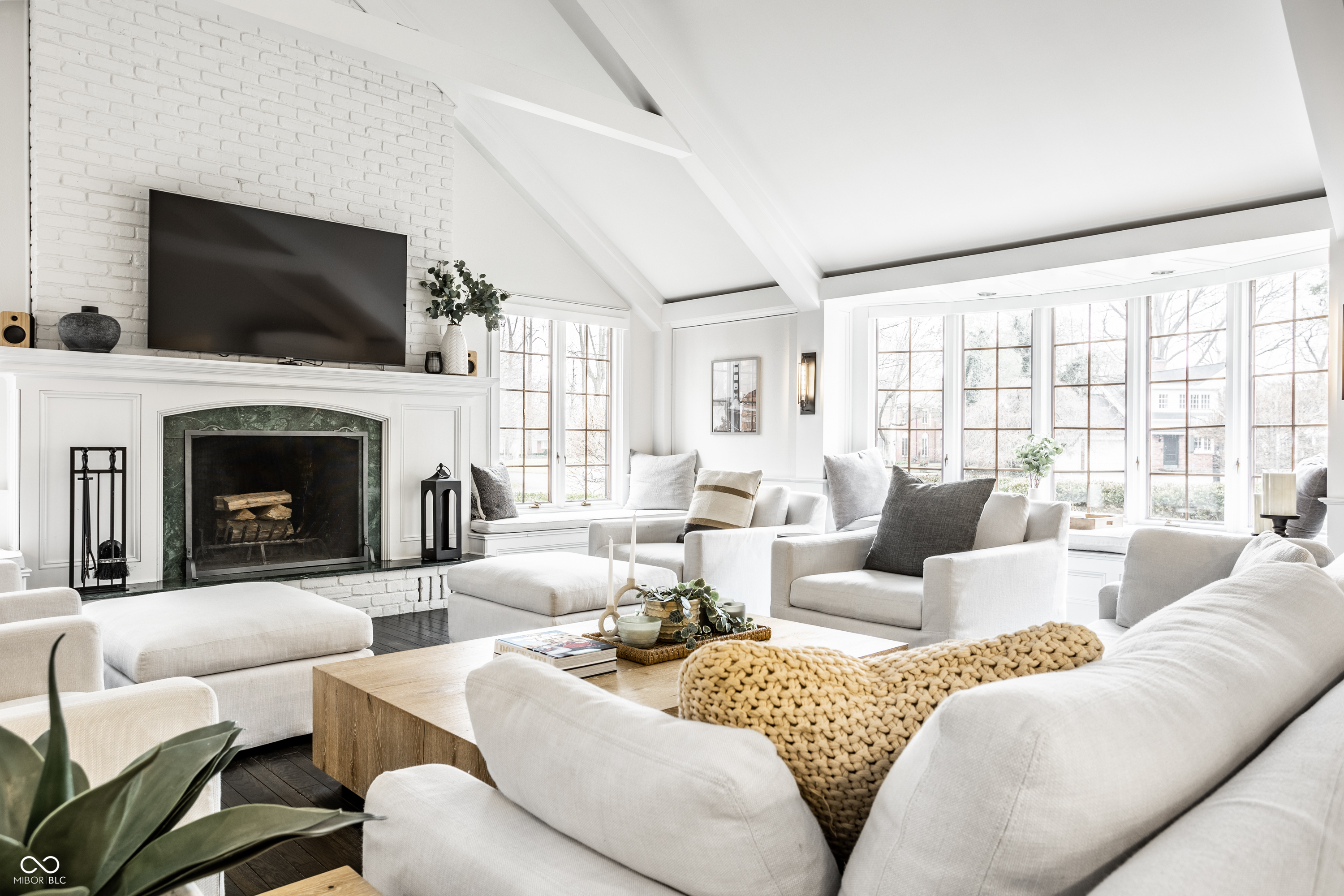 646 Somerset Drive W