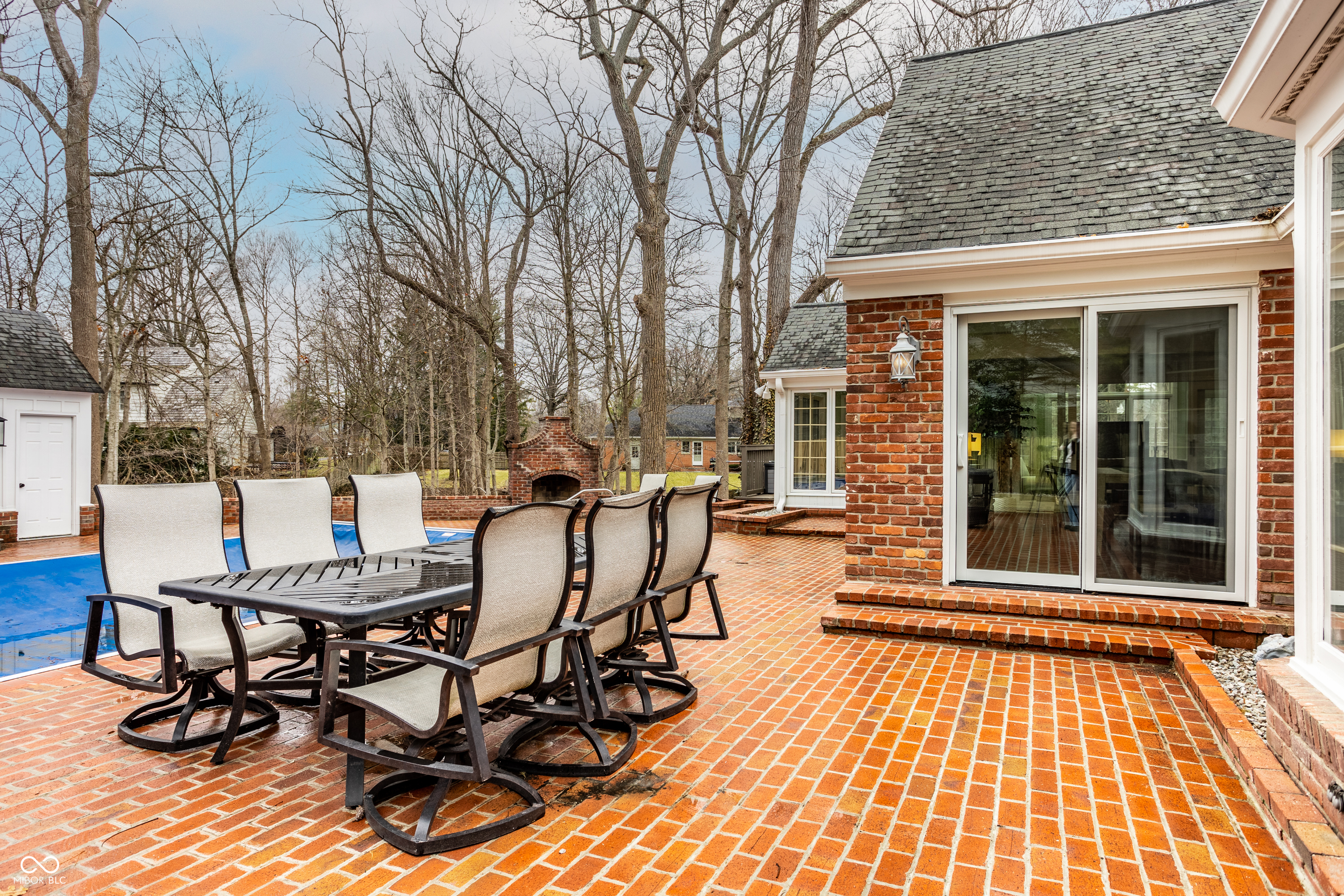 646 Somerset Drive W