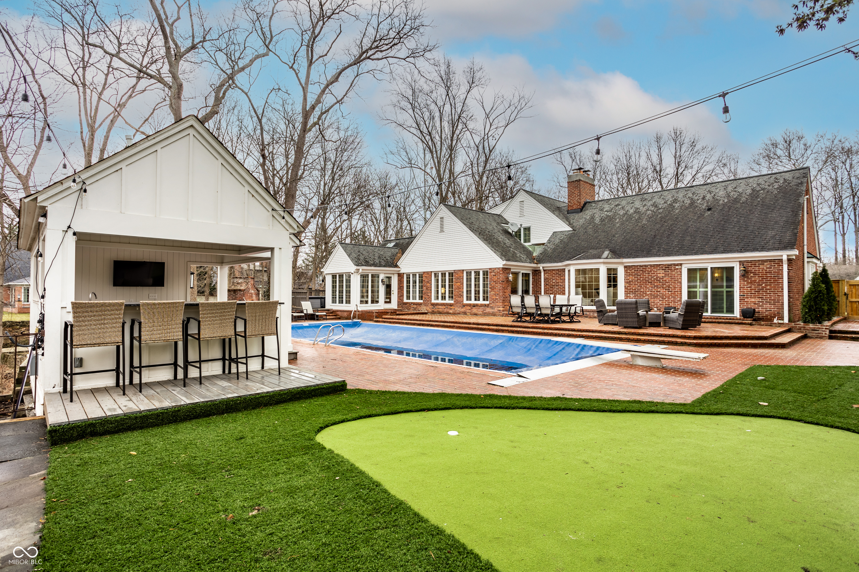 646 Somerset Drive W