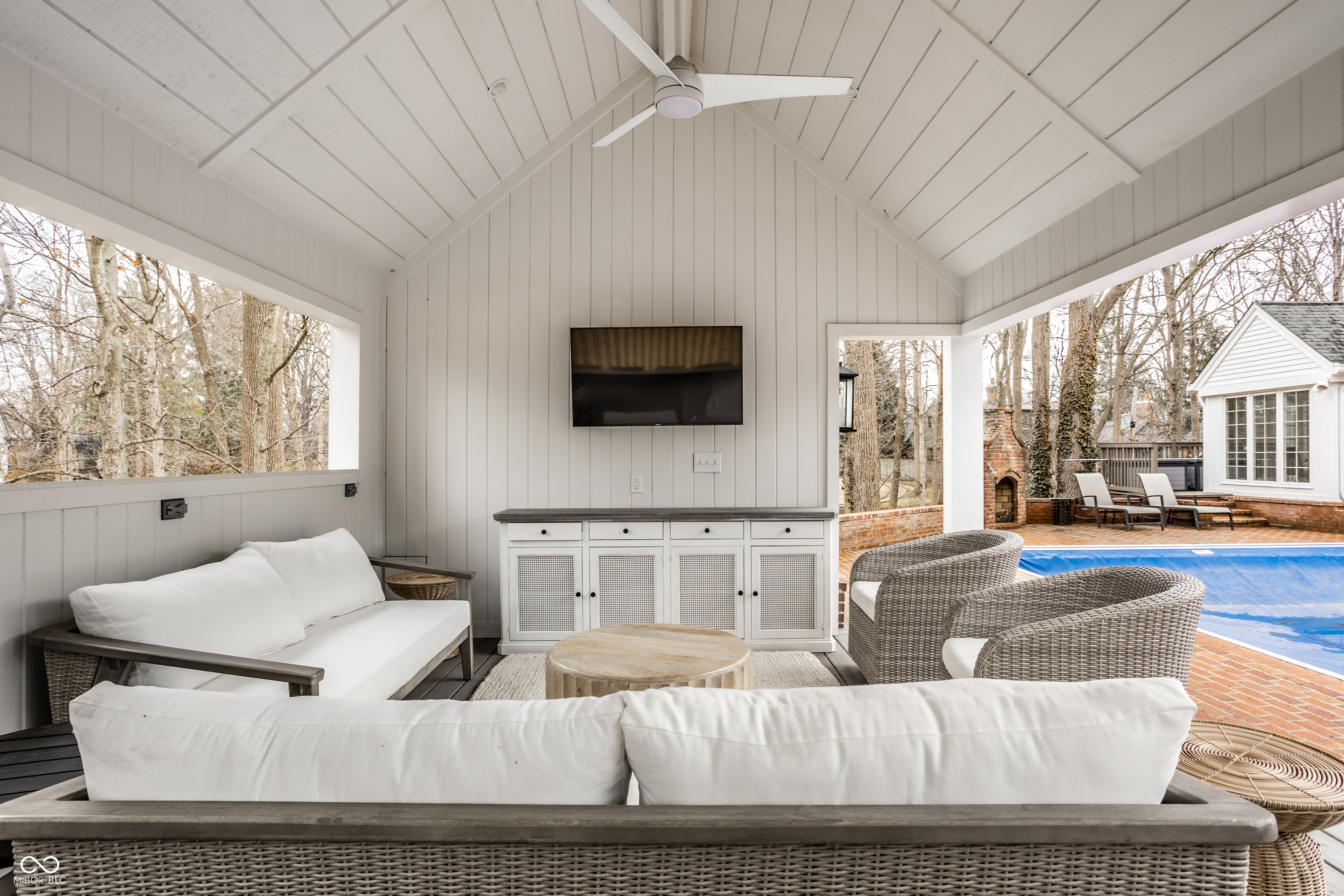 646 Somerset Drive W