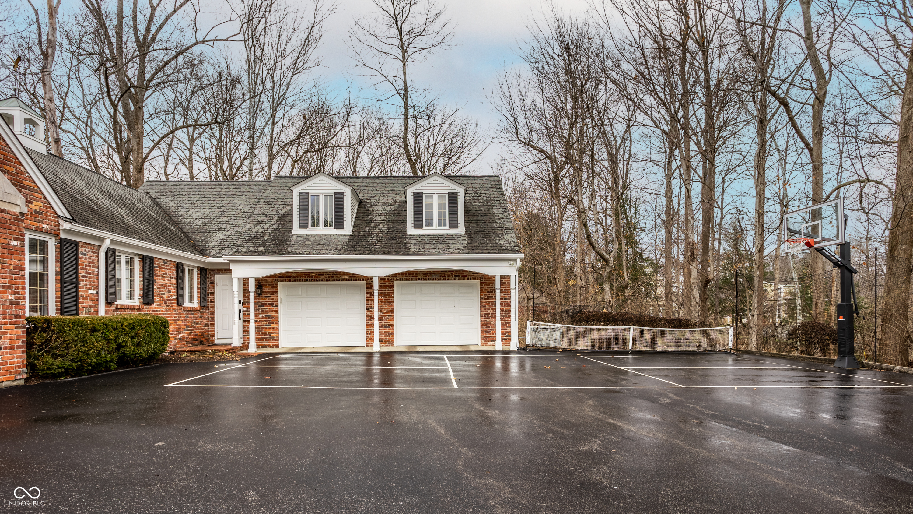 646 Somerset Drive W