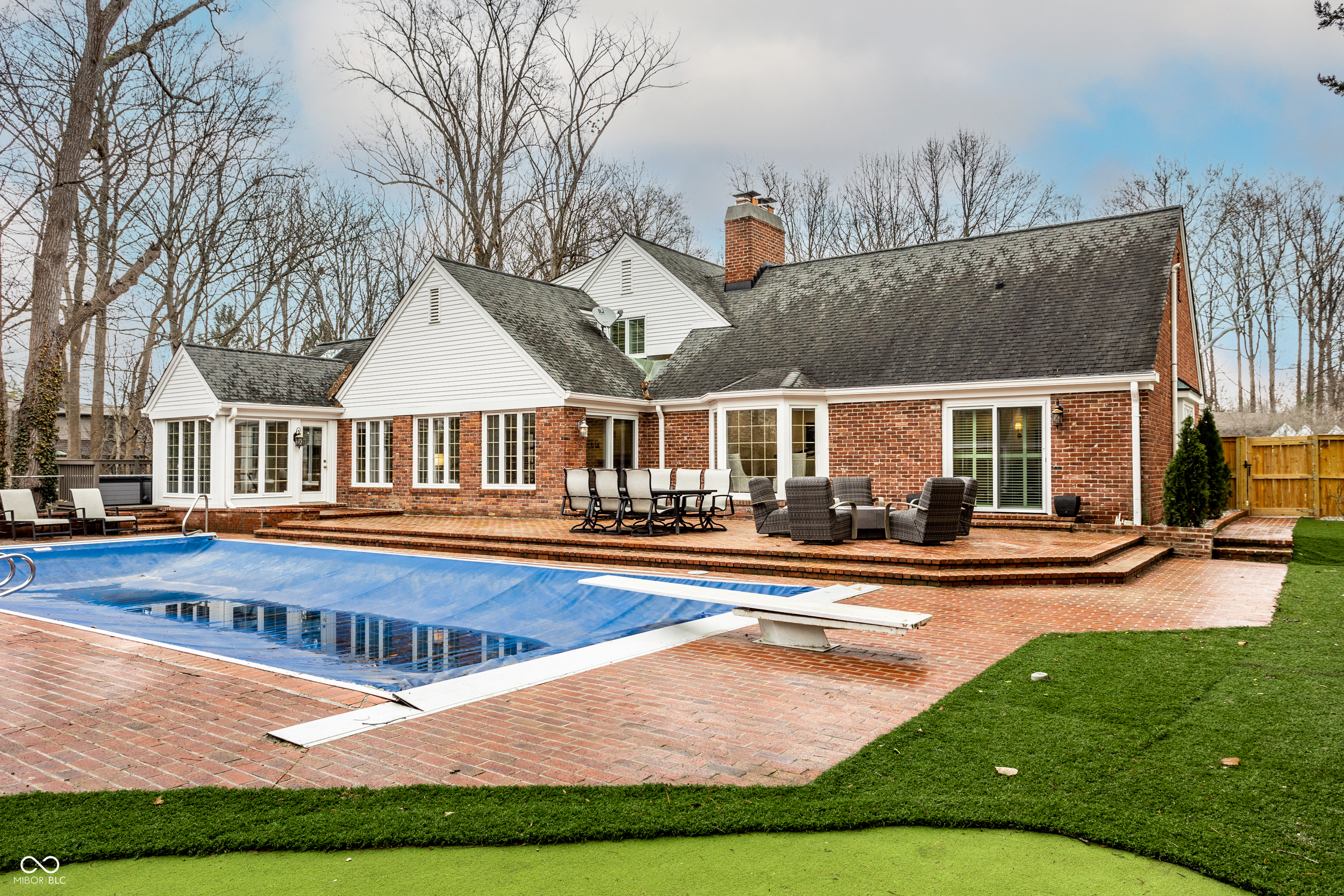 646 Somerset Drive W