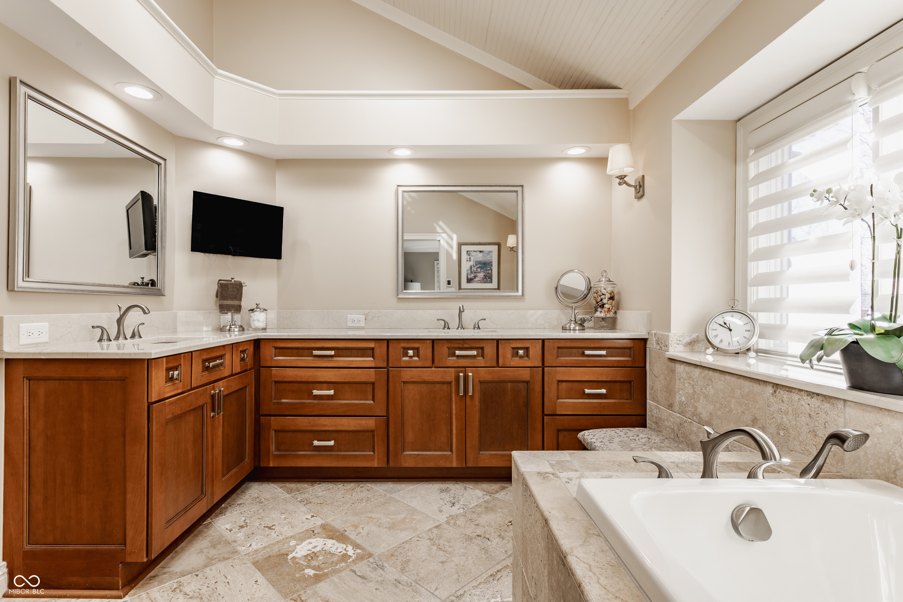 8613 Seaward Lane