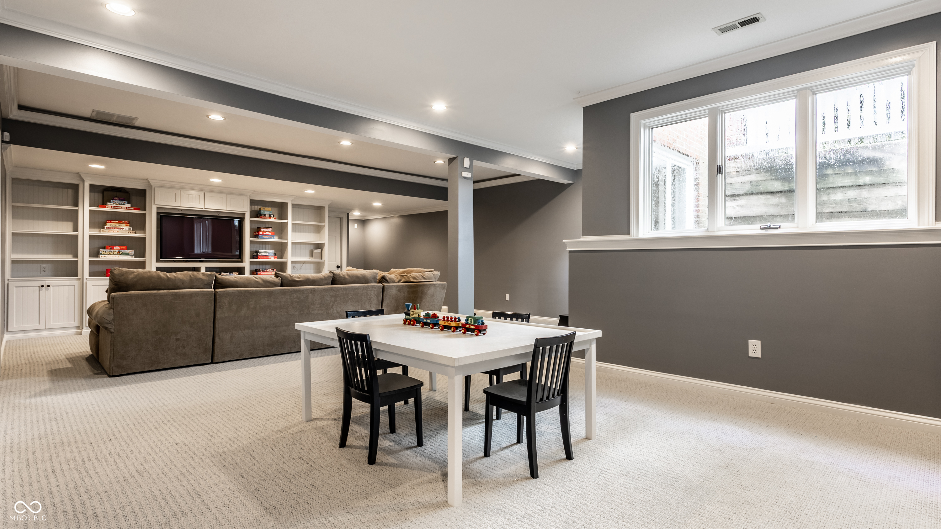 8114 Meadowbrook Drive