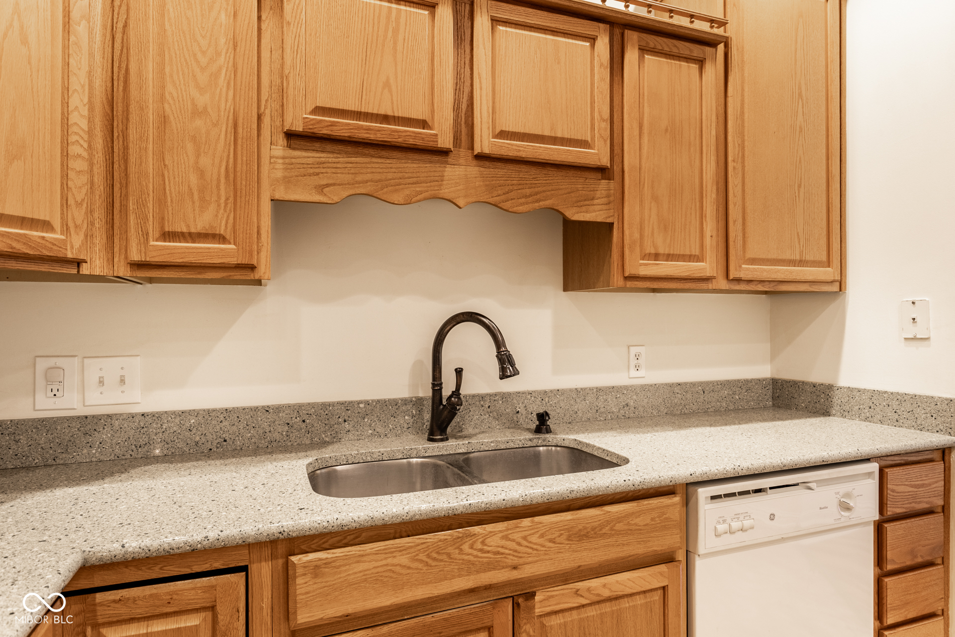 6886 Park Square Drive Unit: C