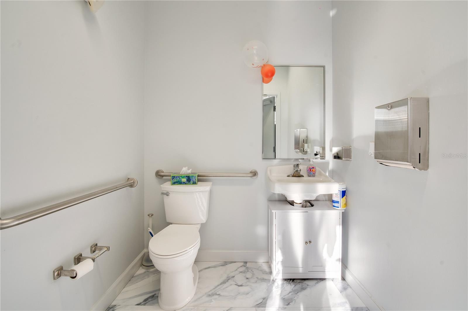 964 LAKE BALDWIN LN #200