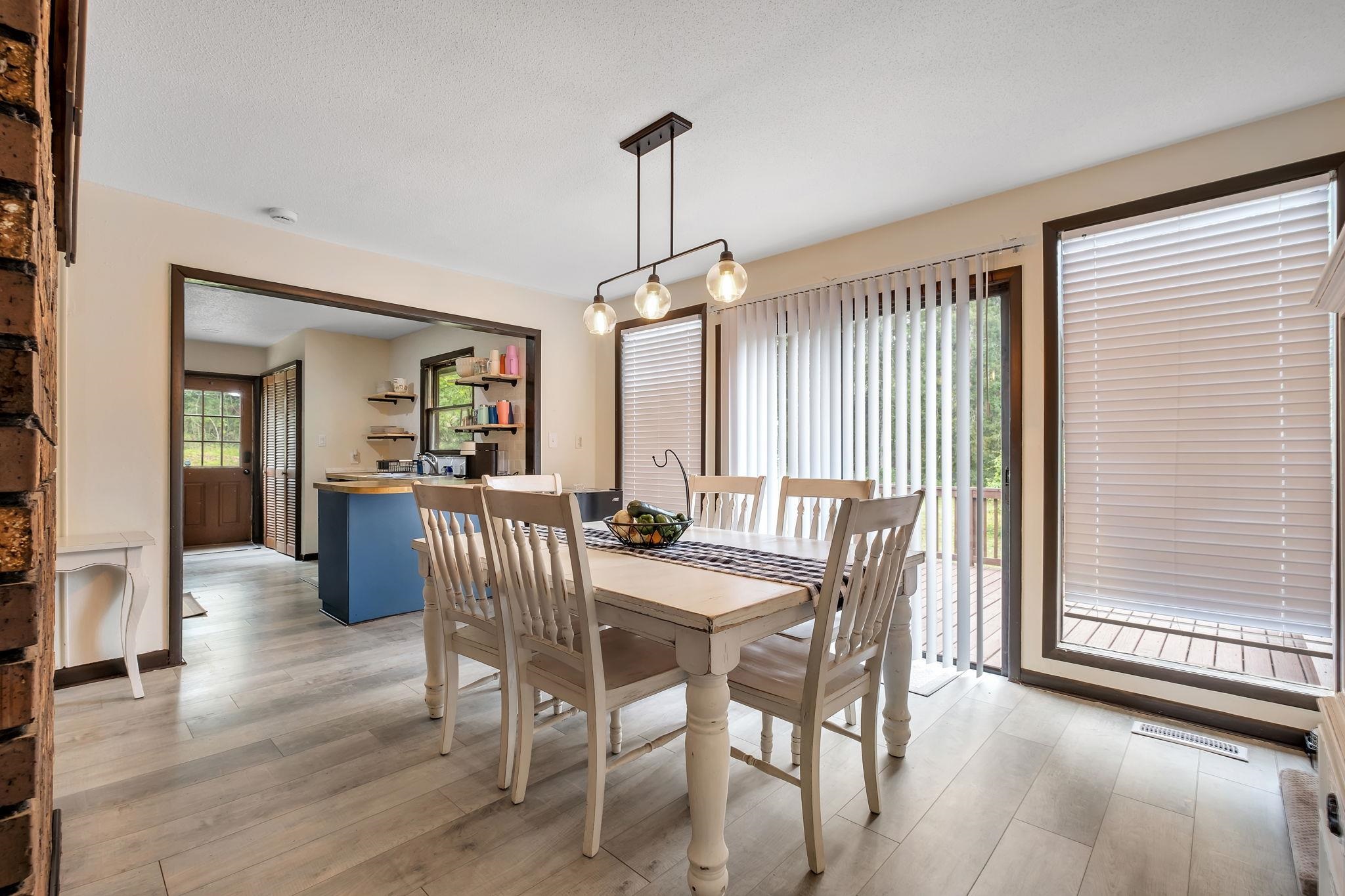406 ROBIN ROAD Road