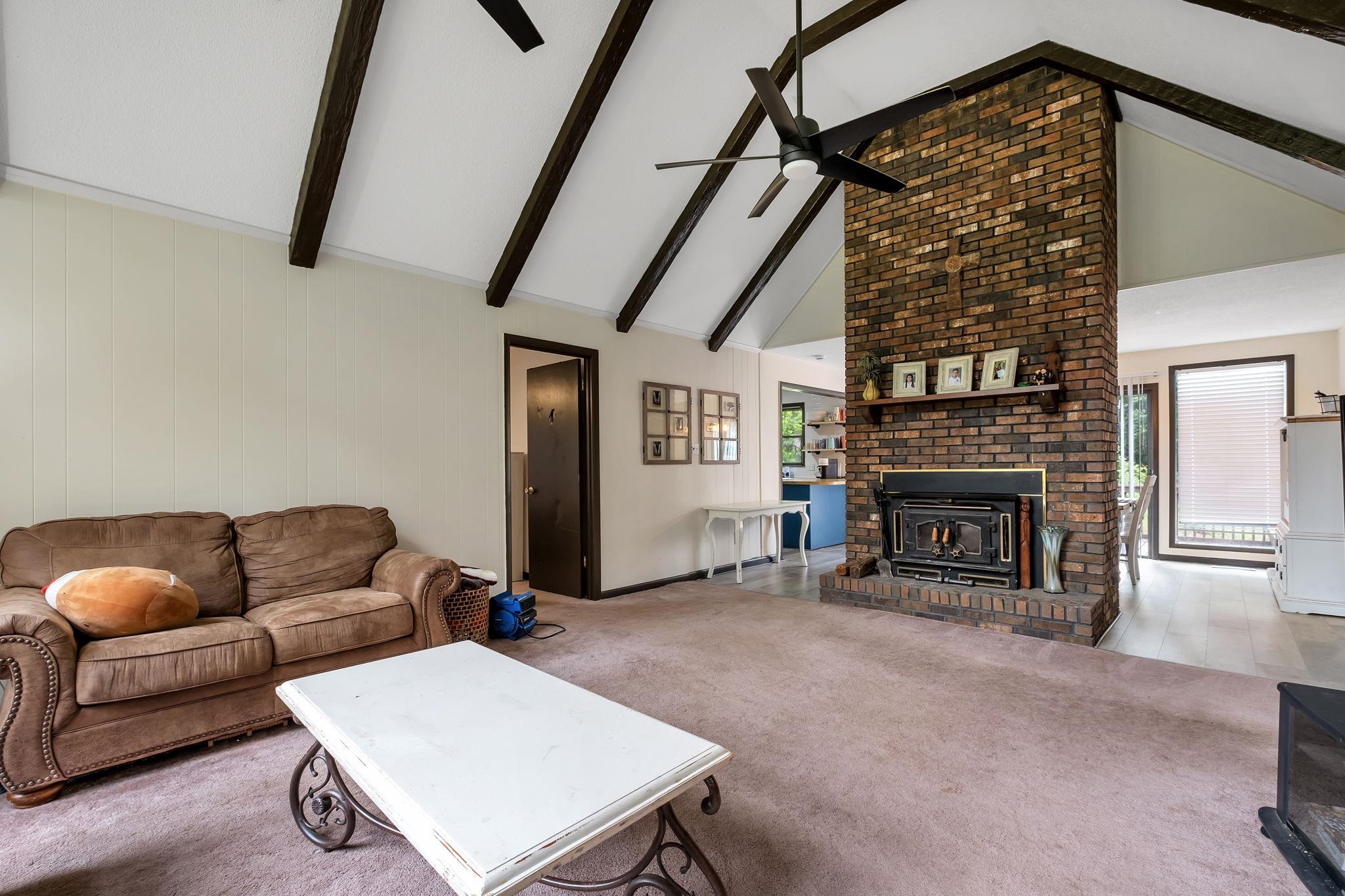 406 ROBIN ROAD Road