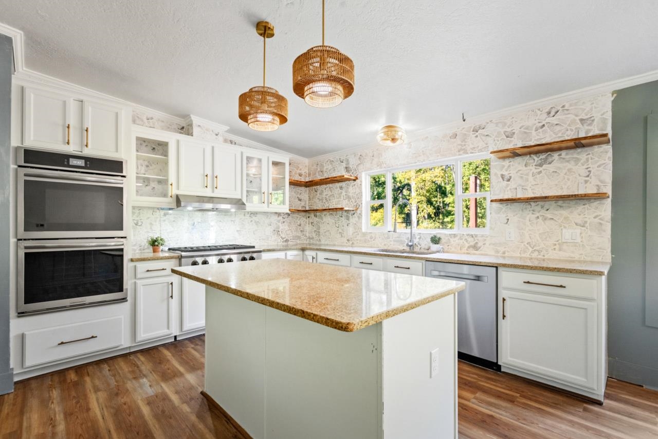 240 SMOKEHOUSE WAY