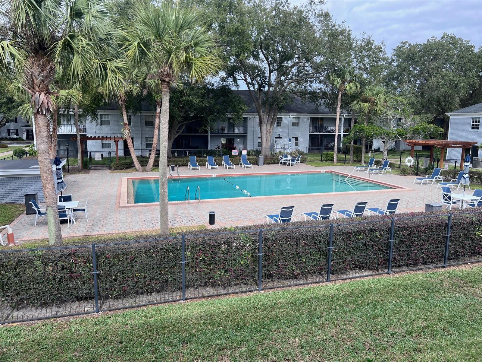 208 LEWFIELD CIR #208